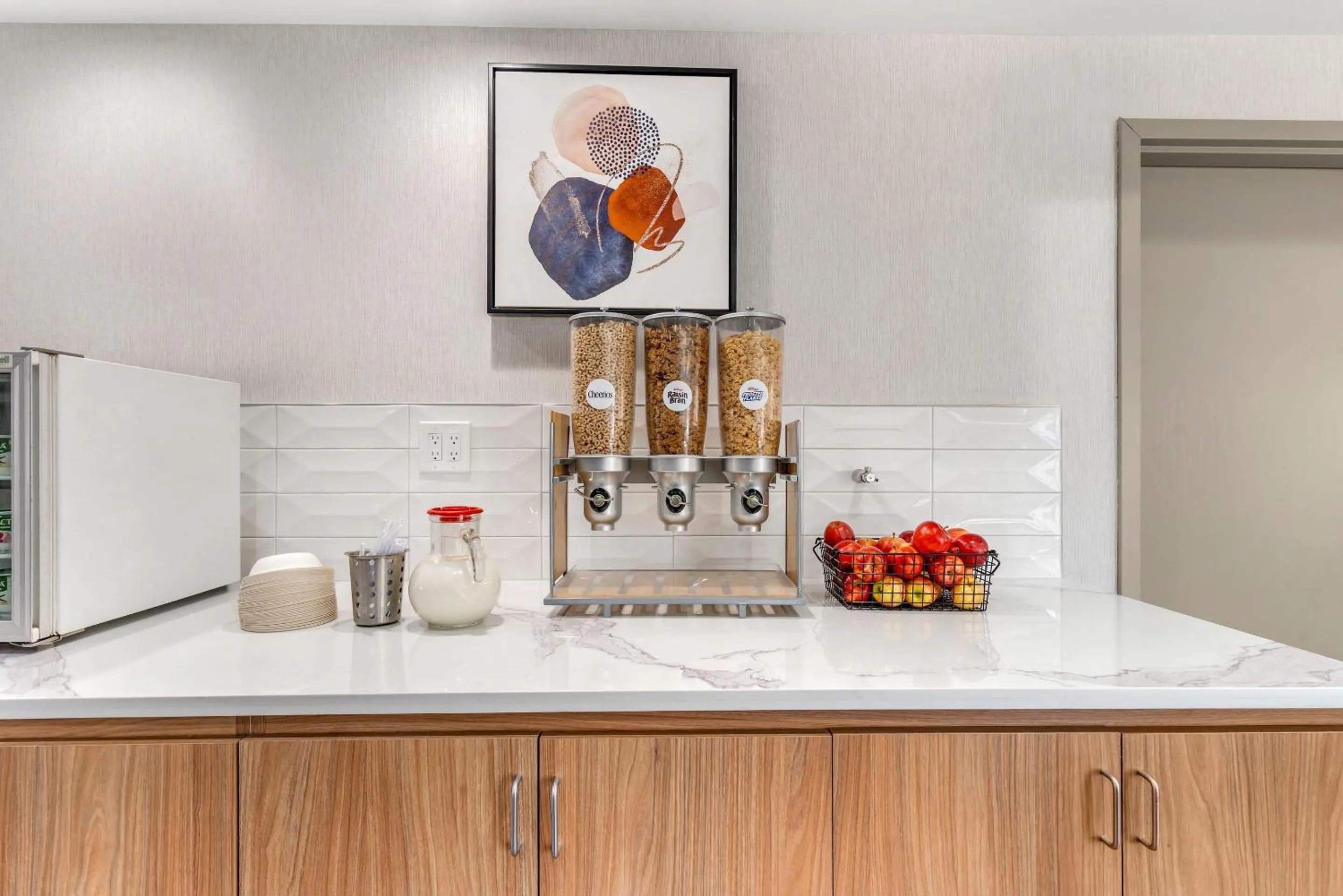 Breakfast in Country Inn & Suites by Radisson, Modesto-Salida