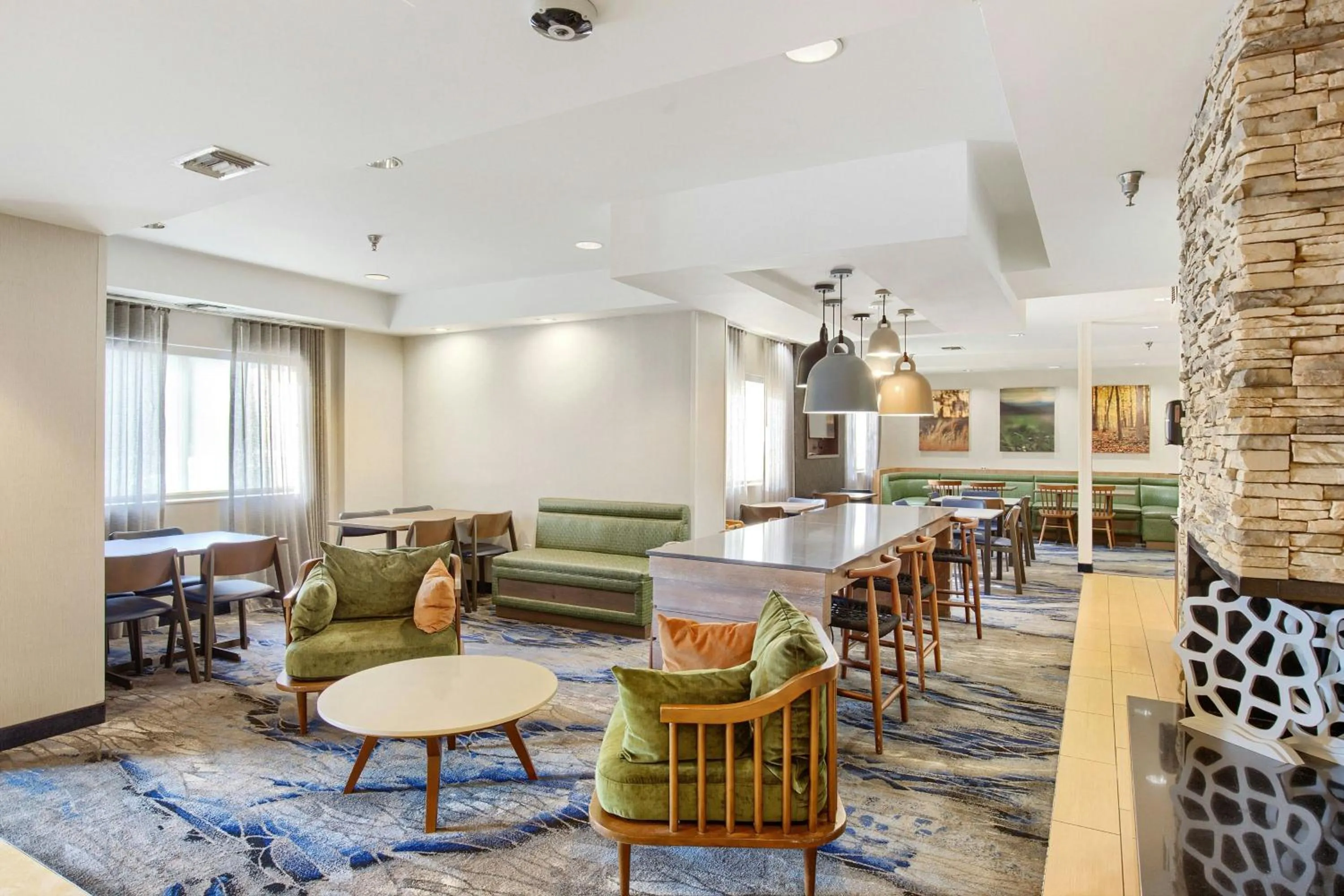 Restaurant/places to eat in Fairfield Inn and Suites Mobile