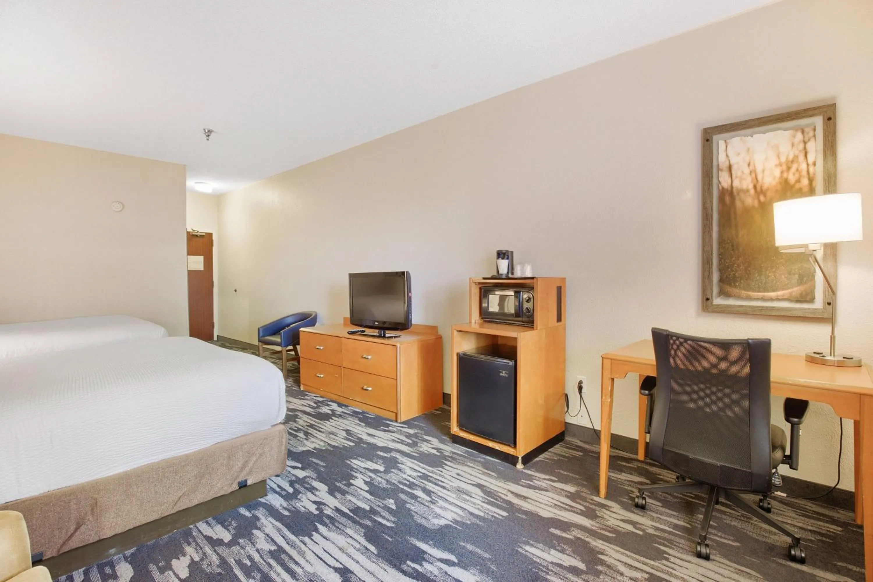 Photo of the whole room, Bed in Fairfield Inn and Suites Mobile