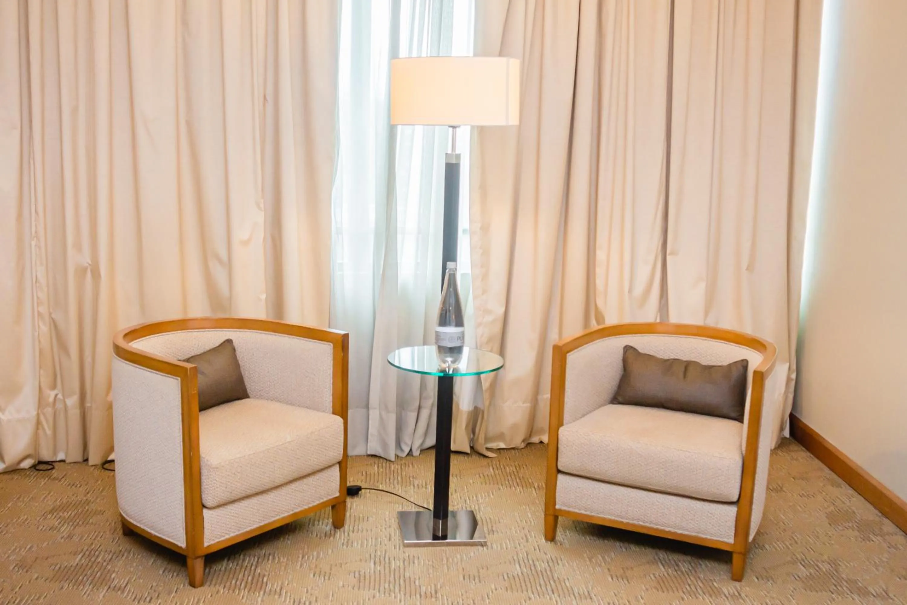 Living room in Sonesta Hotel Osorno