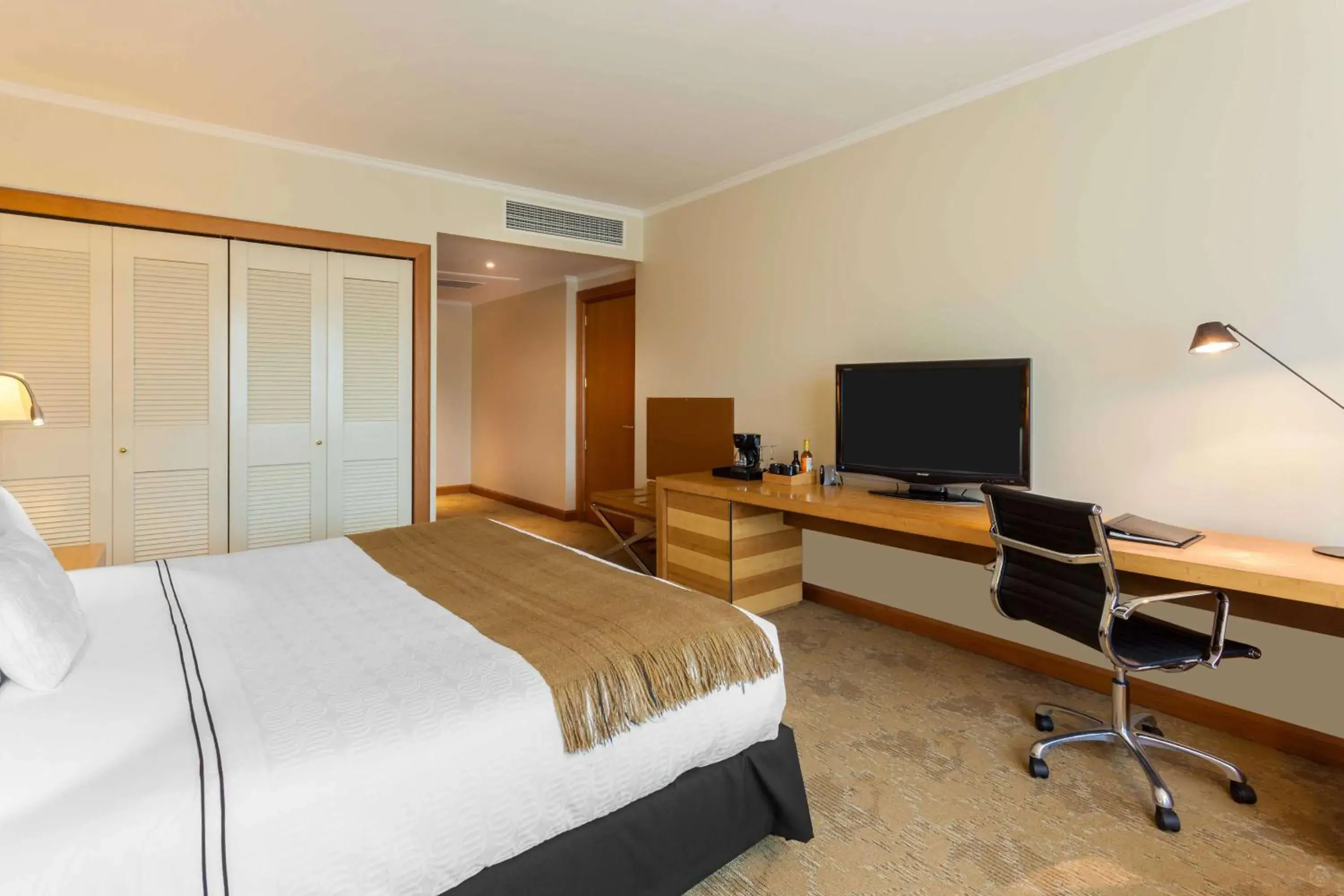 Photo of the whole room, Bed in Sonesta Hotel Osorno Photo of the whole room, Bed in Sonesta Hotel Osorno