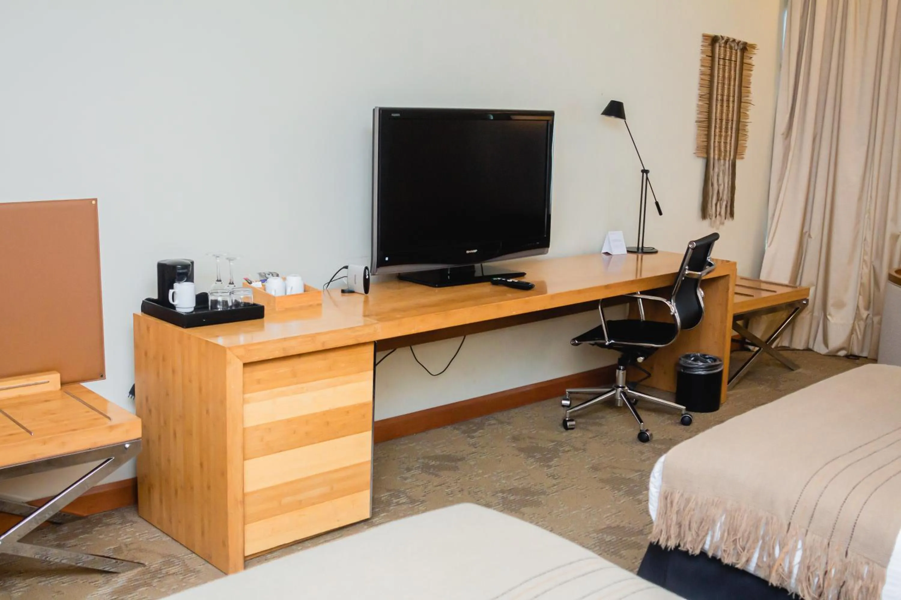 TV and multimedia, Bed in Sonesta Hotel Osorno