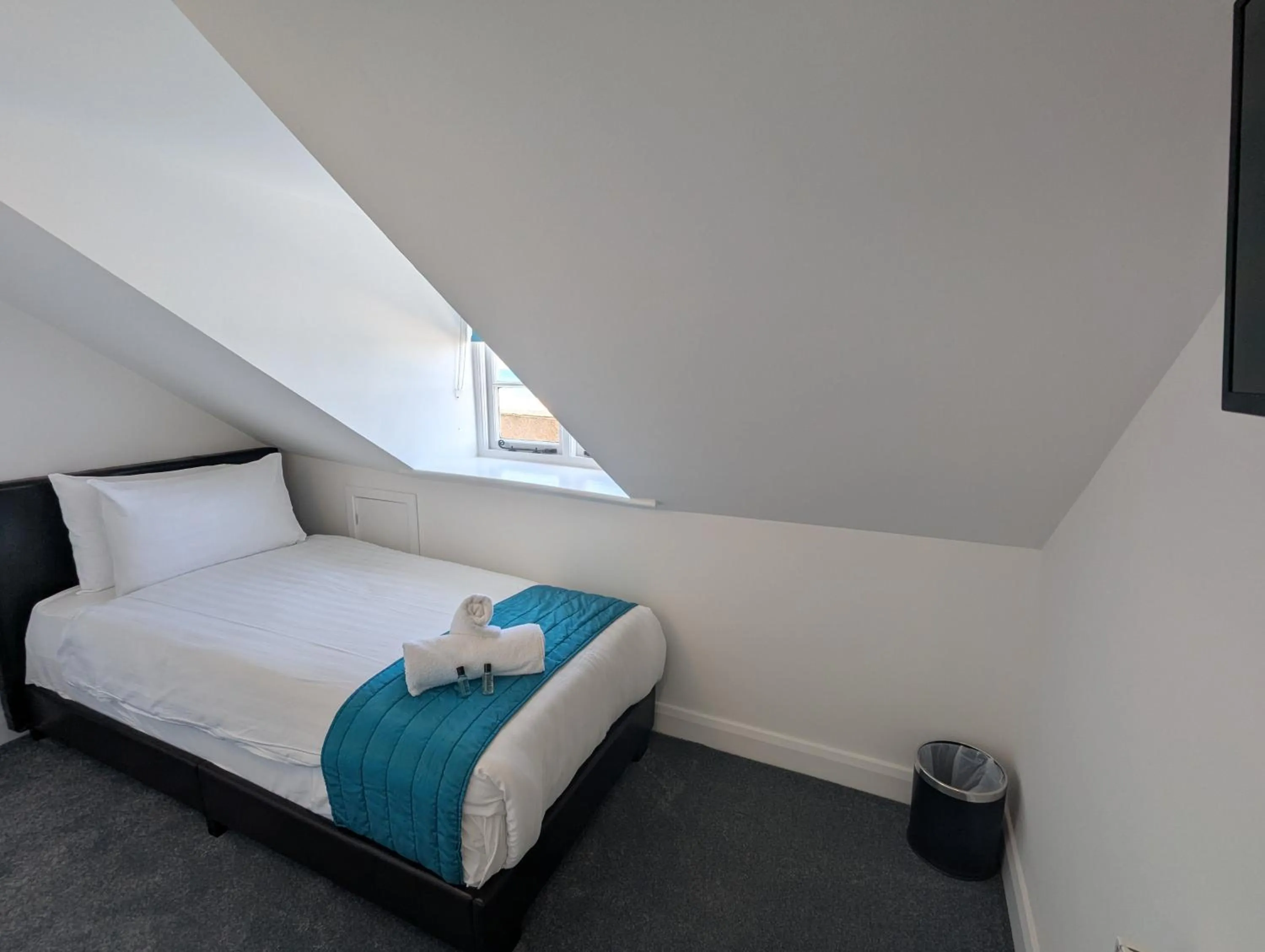 Bed in Acqua Beach Weymouth