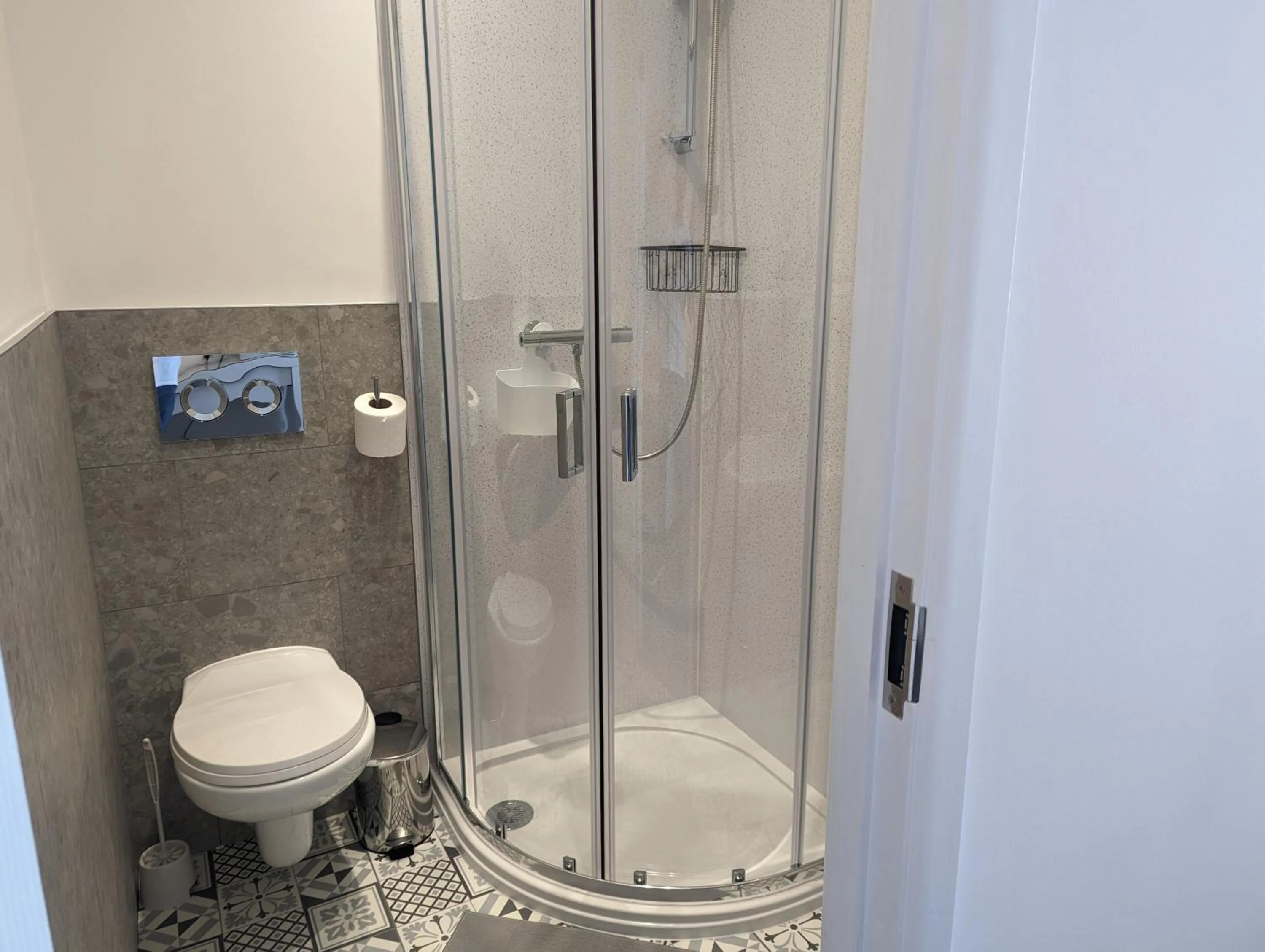 Shower in Acqua Beach Weymouth