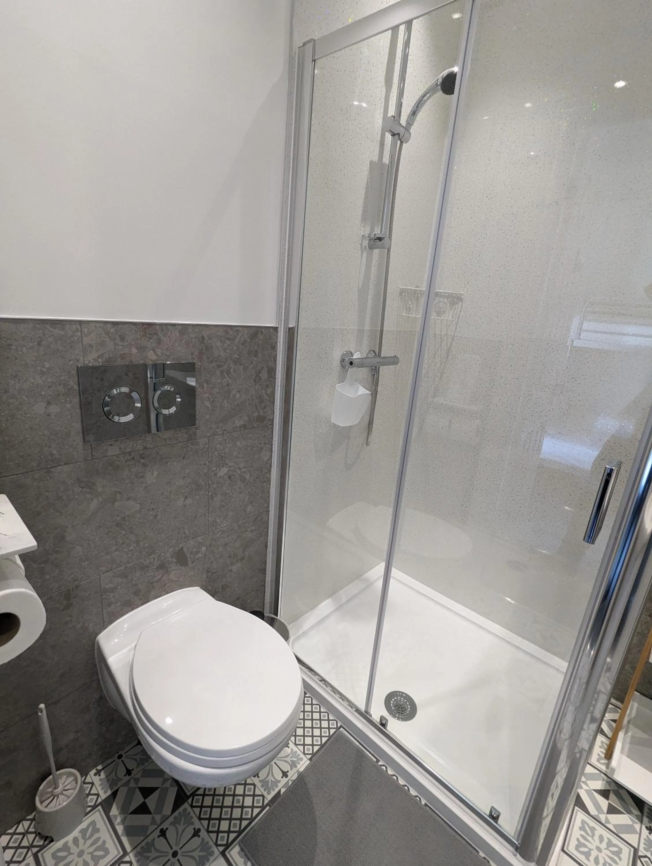 Shower in Acqua Beach Weymouth