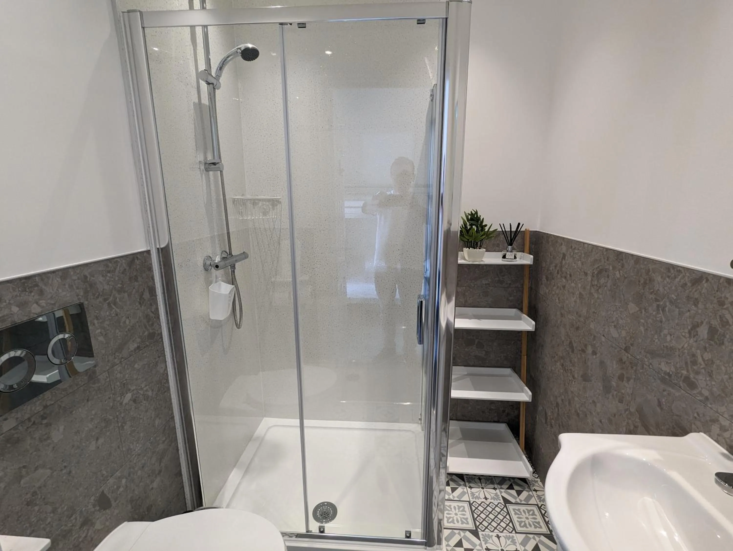 Shower in Acqua Beach Weymouth