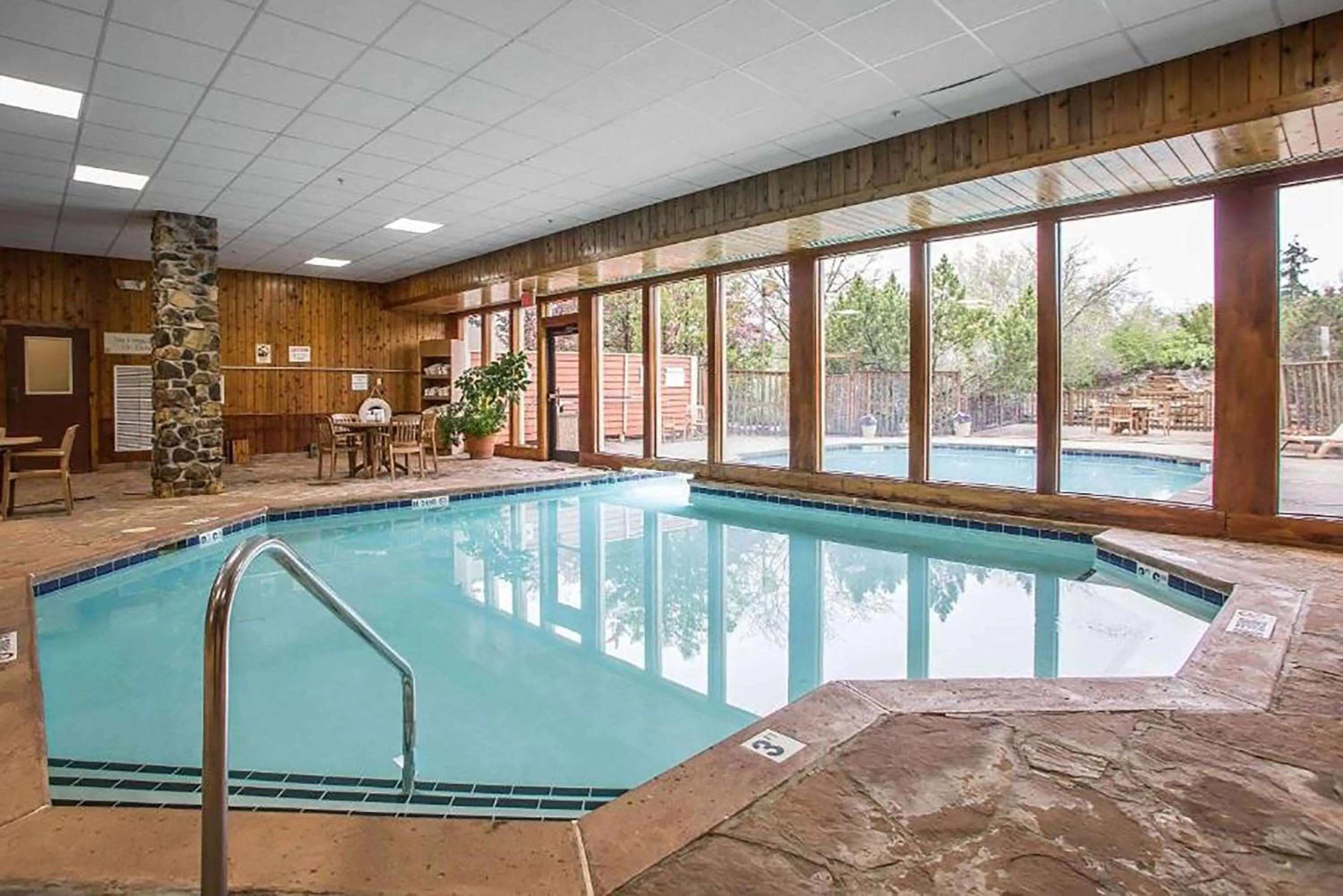 Pool view in Clarion Inn