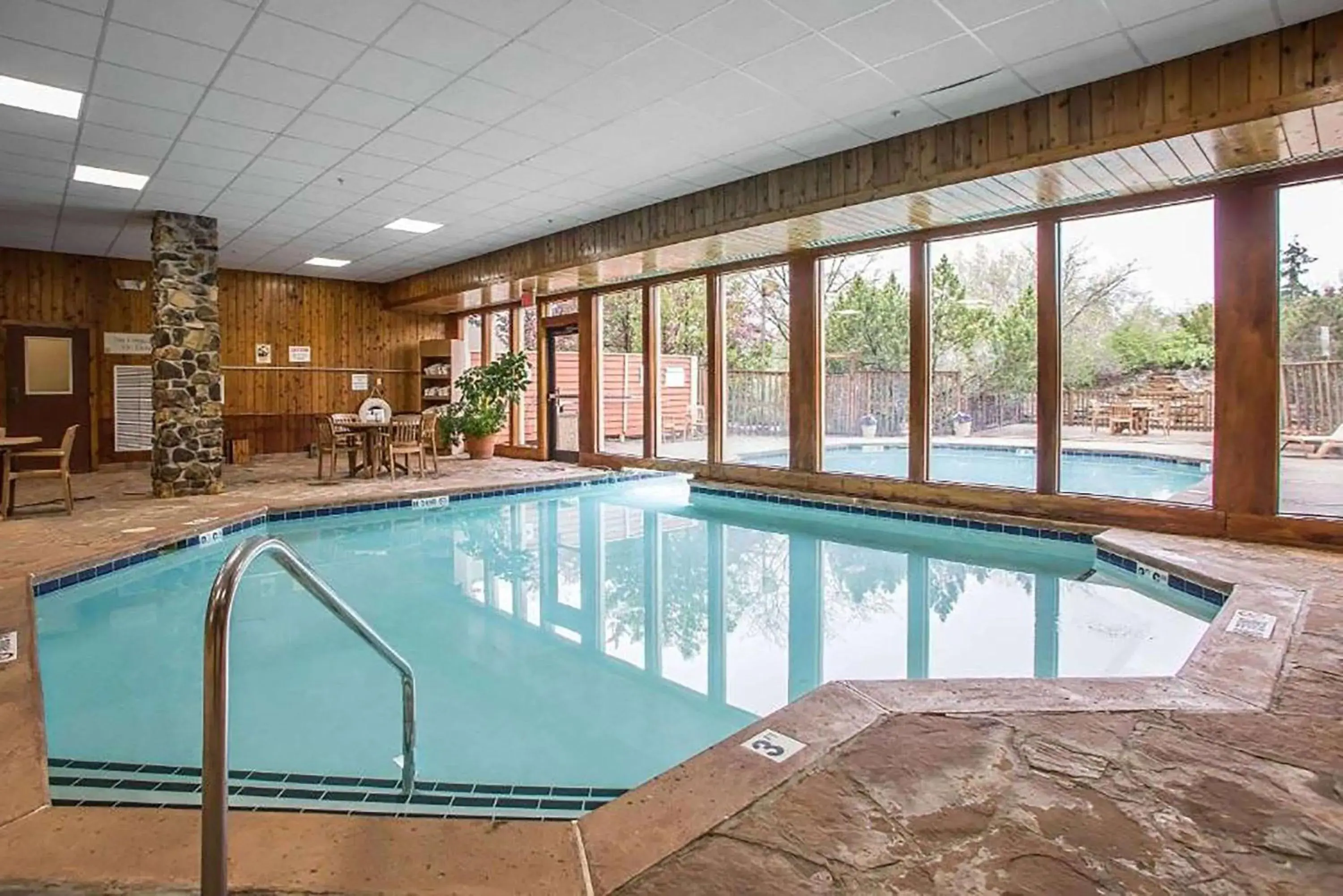 Pool view in Clarion Inn Pool view in Clarion Inn