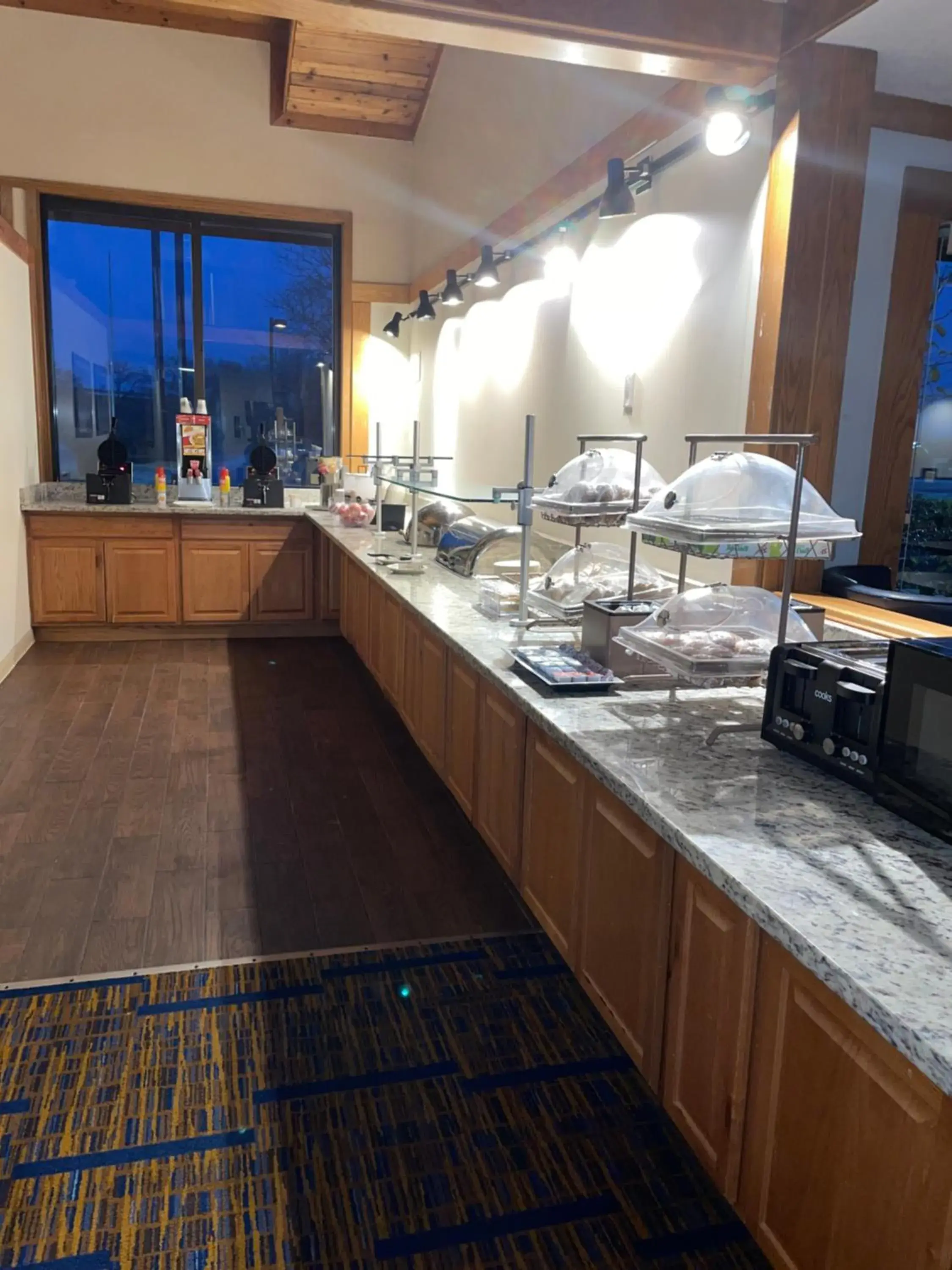 Breakfast in Clarion Inn Breakfast in Clarion Inn