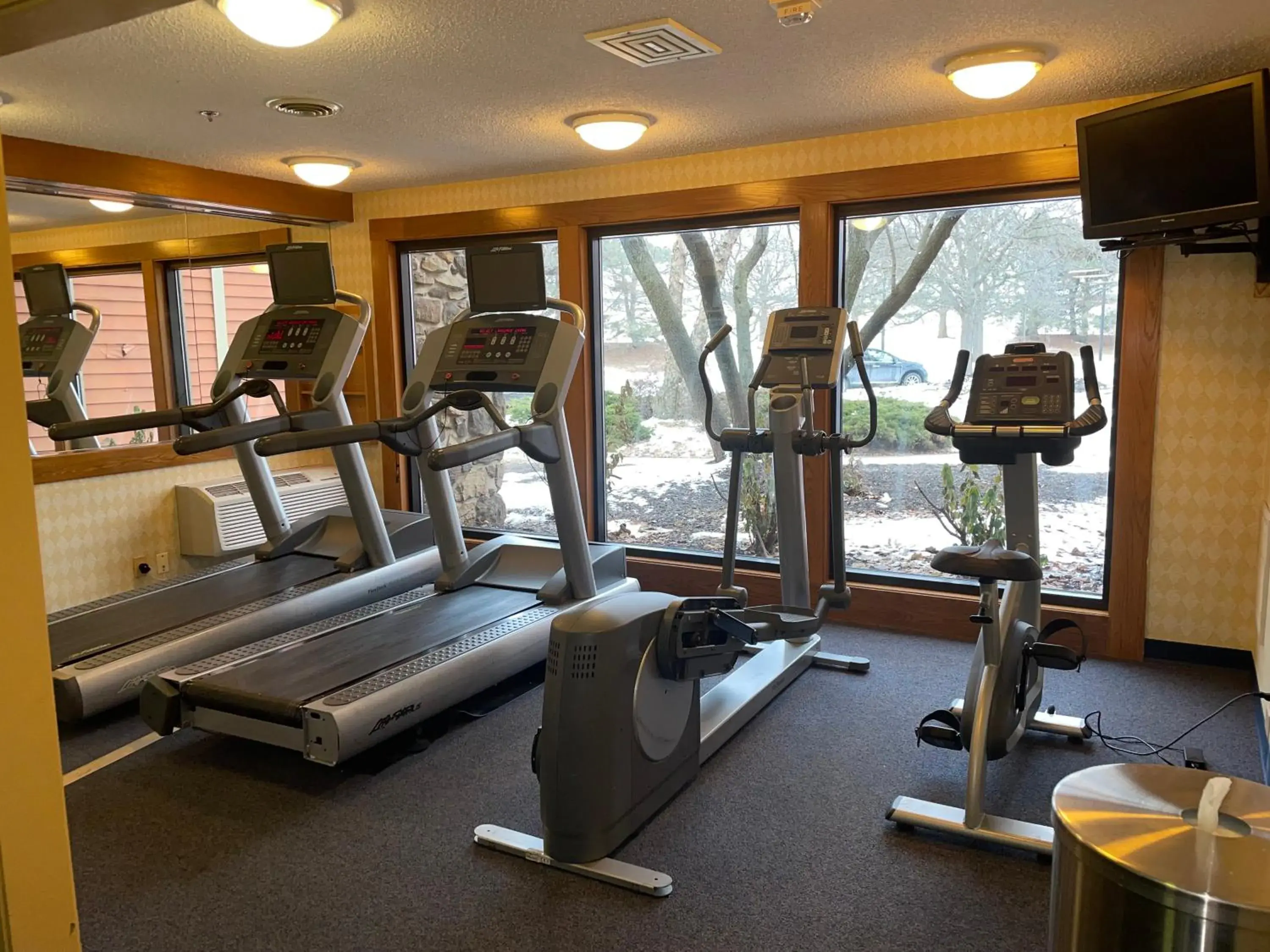 Fitness centre/facilities in Clarion Inn Fitness centre/facilities in Clarion Inn