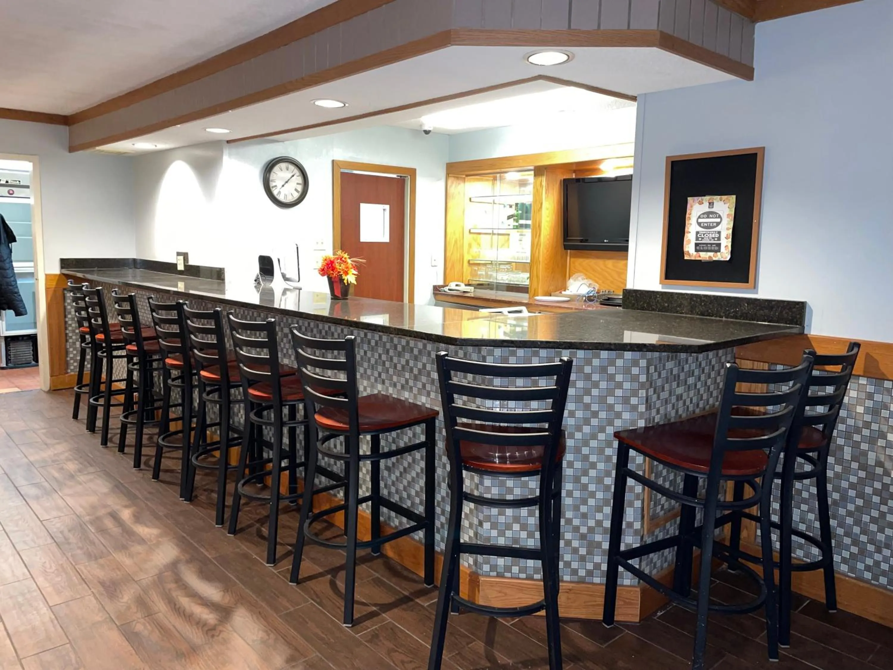 Lounge or bar in Clarion Inn