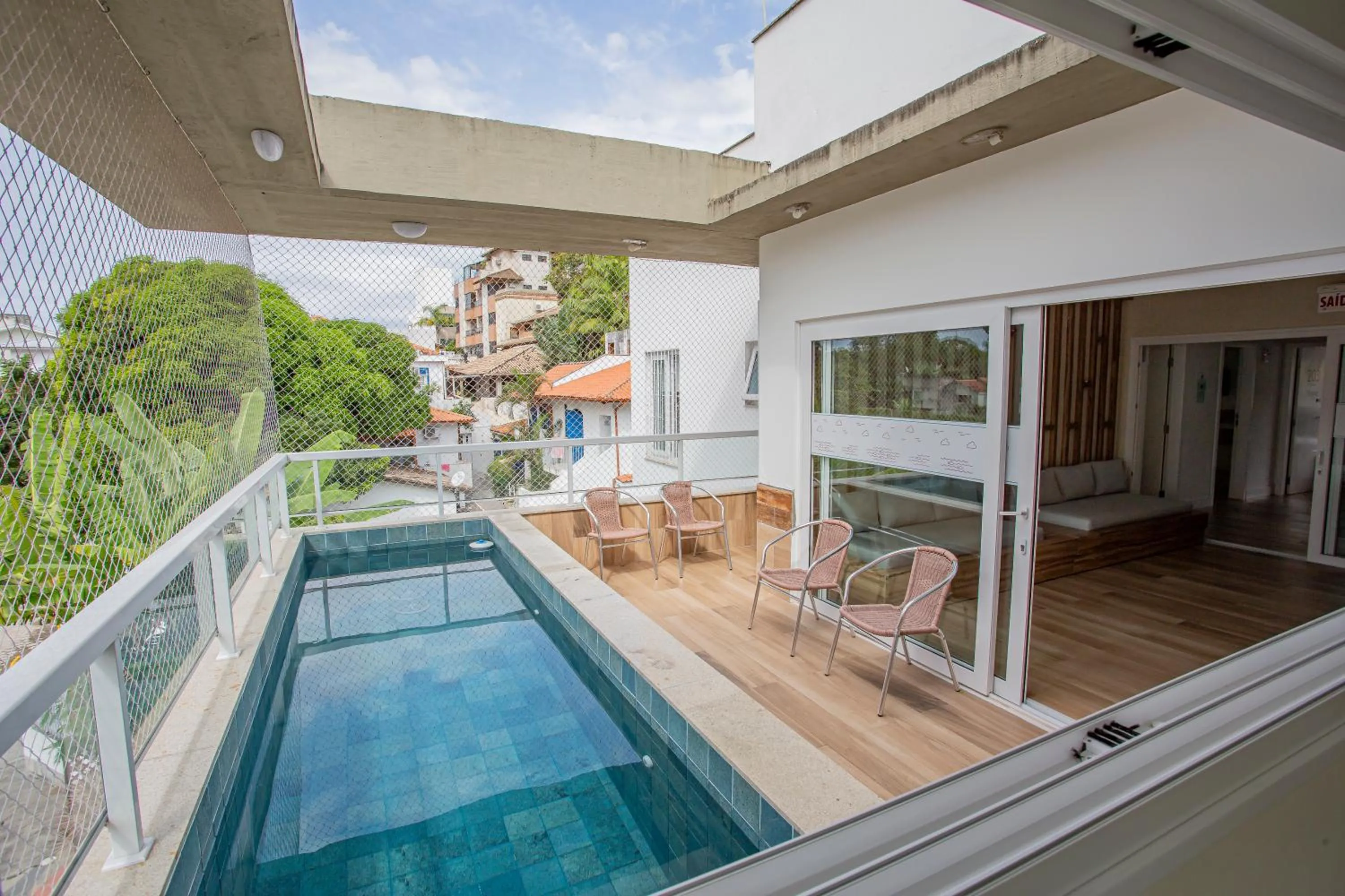 Swimming pool in Pousada Native