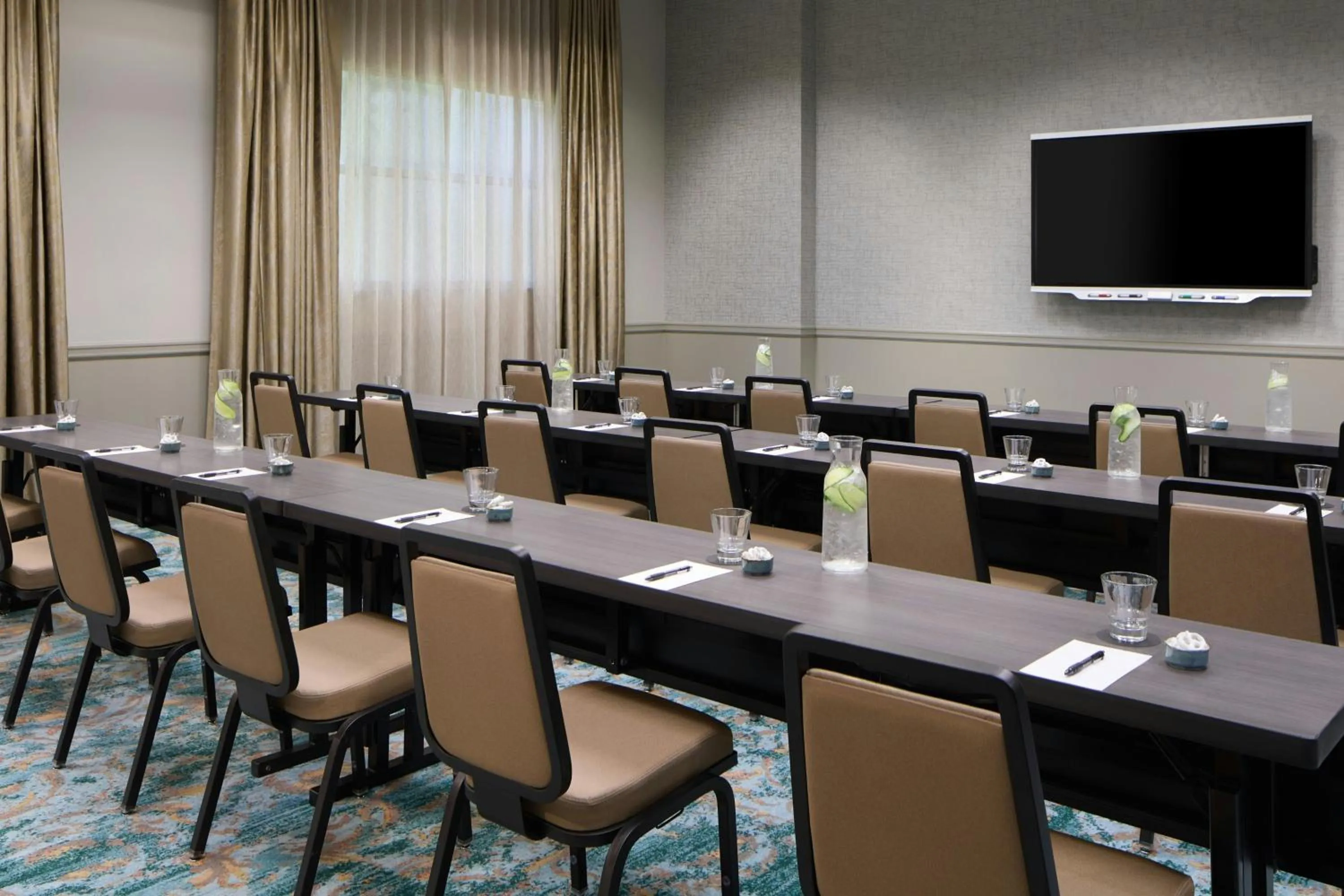 Meeting/conference room in Renaissance Shoals Resort & Spa