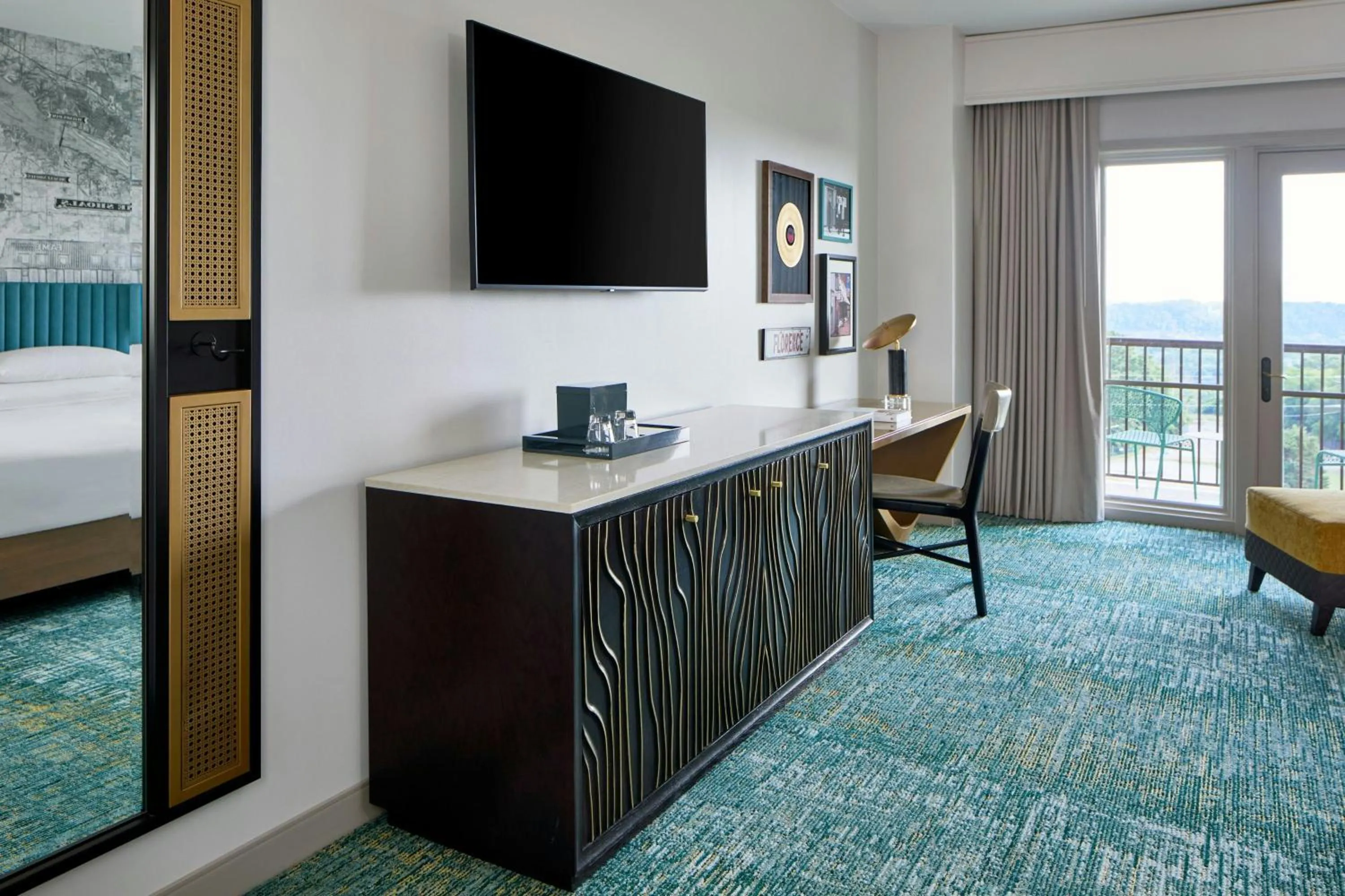 Photo of the whole room, Bed in Renaissance Shoals Resort & Spa