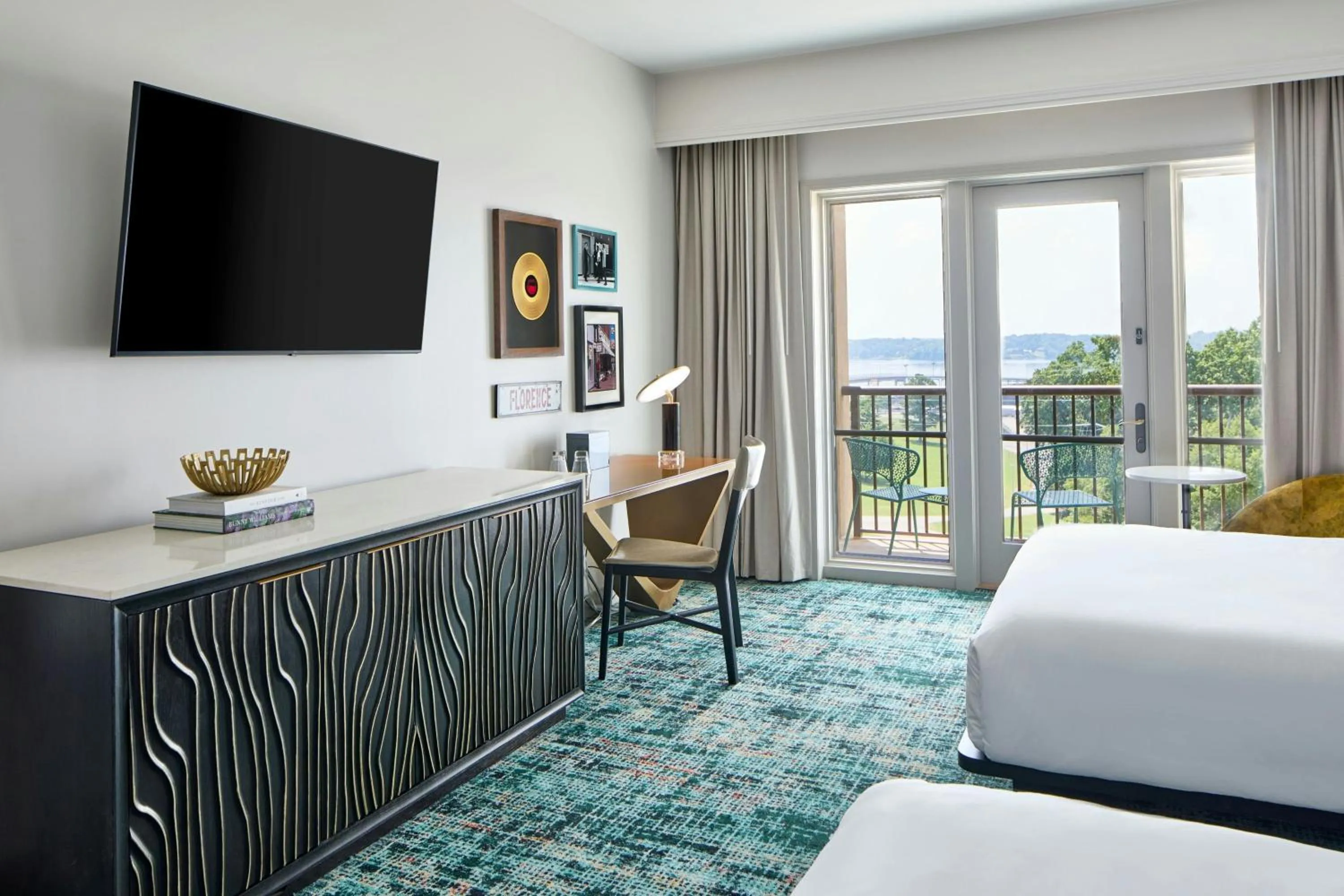 Photo of the whole room, Bed in Renaissance Shoals Resort & Spa