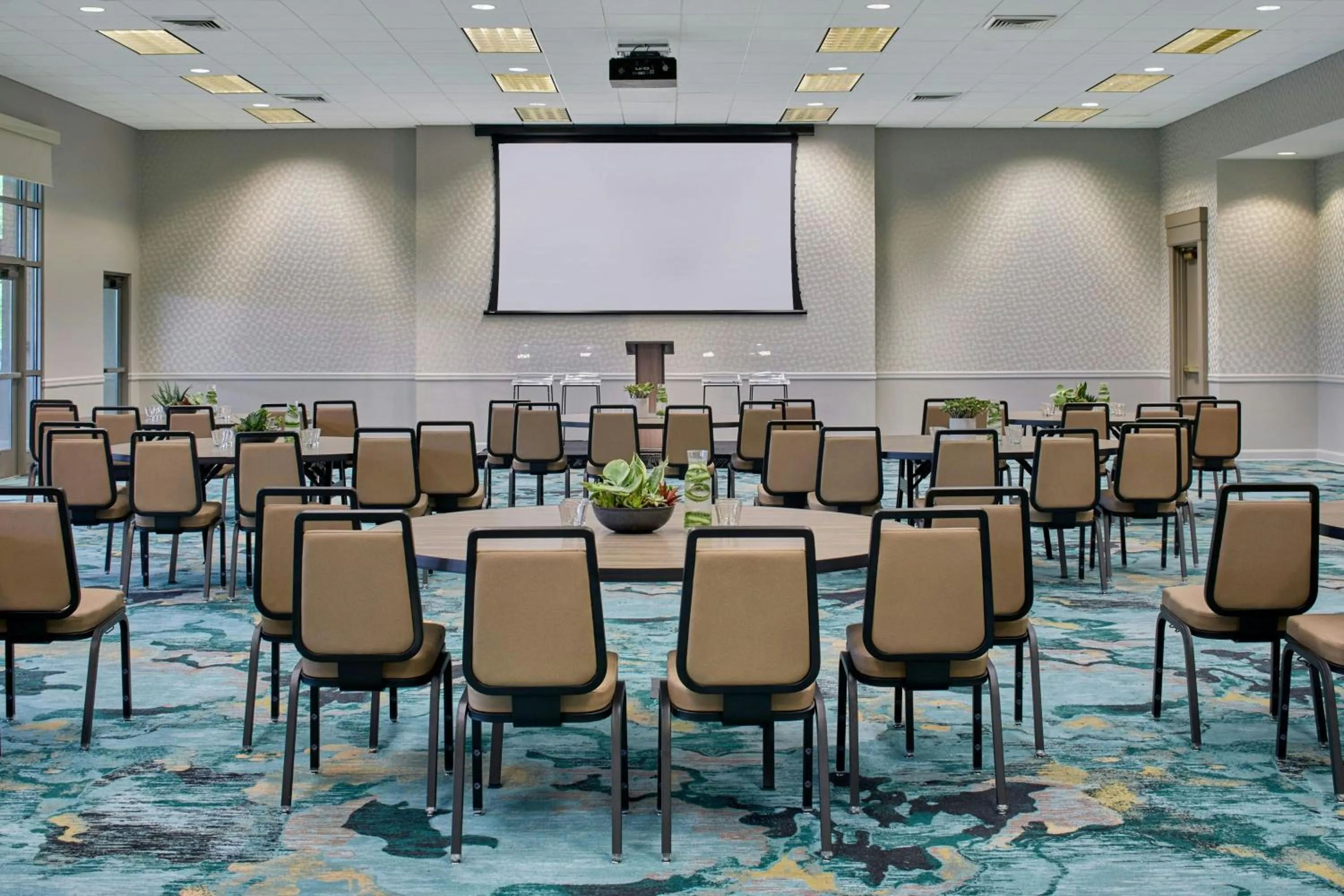 Meeting/conference room in Renaissance Shoals Resort & Spa