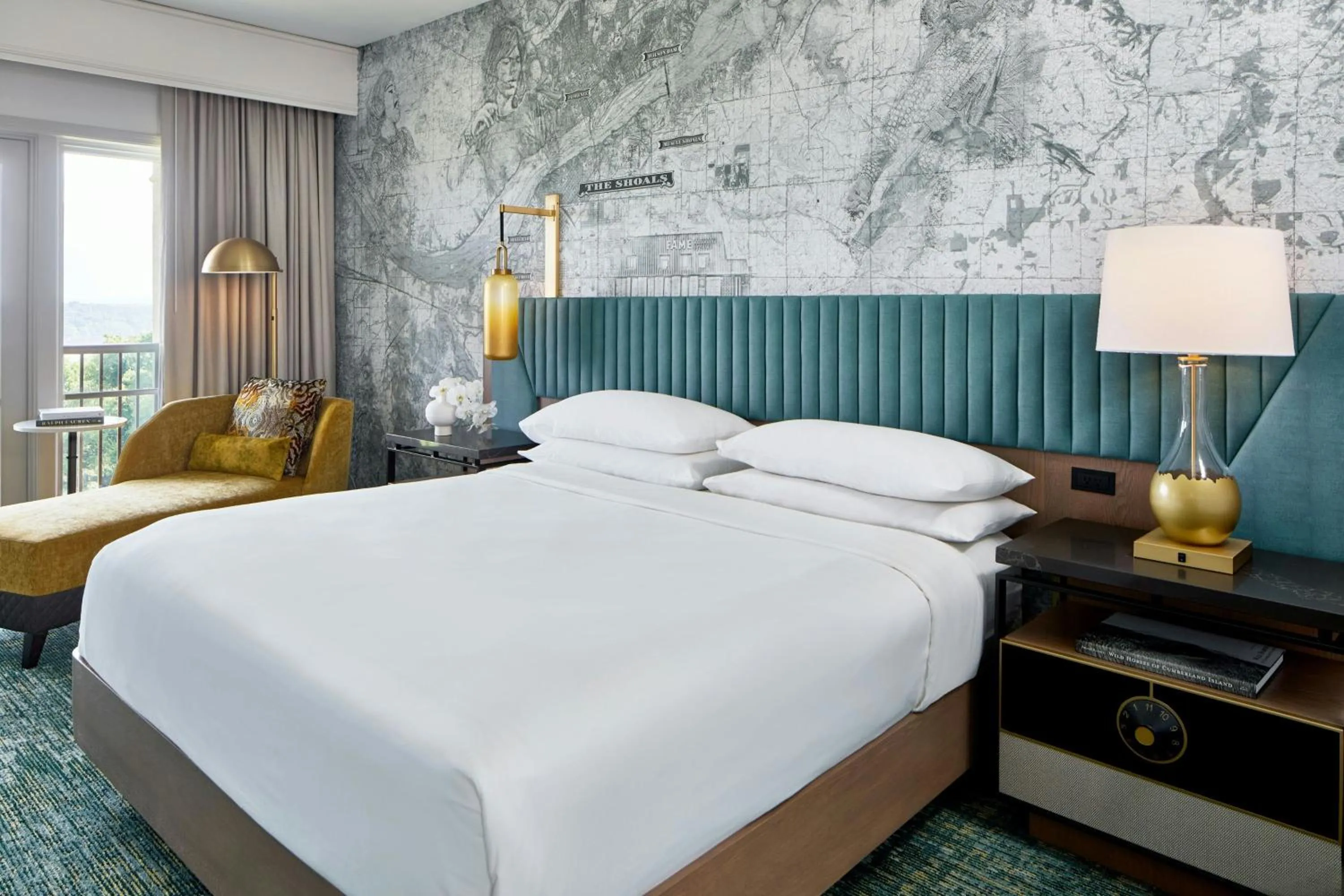 Photo of the whole room, Bed in Renaissance Shoals Resort & Spa