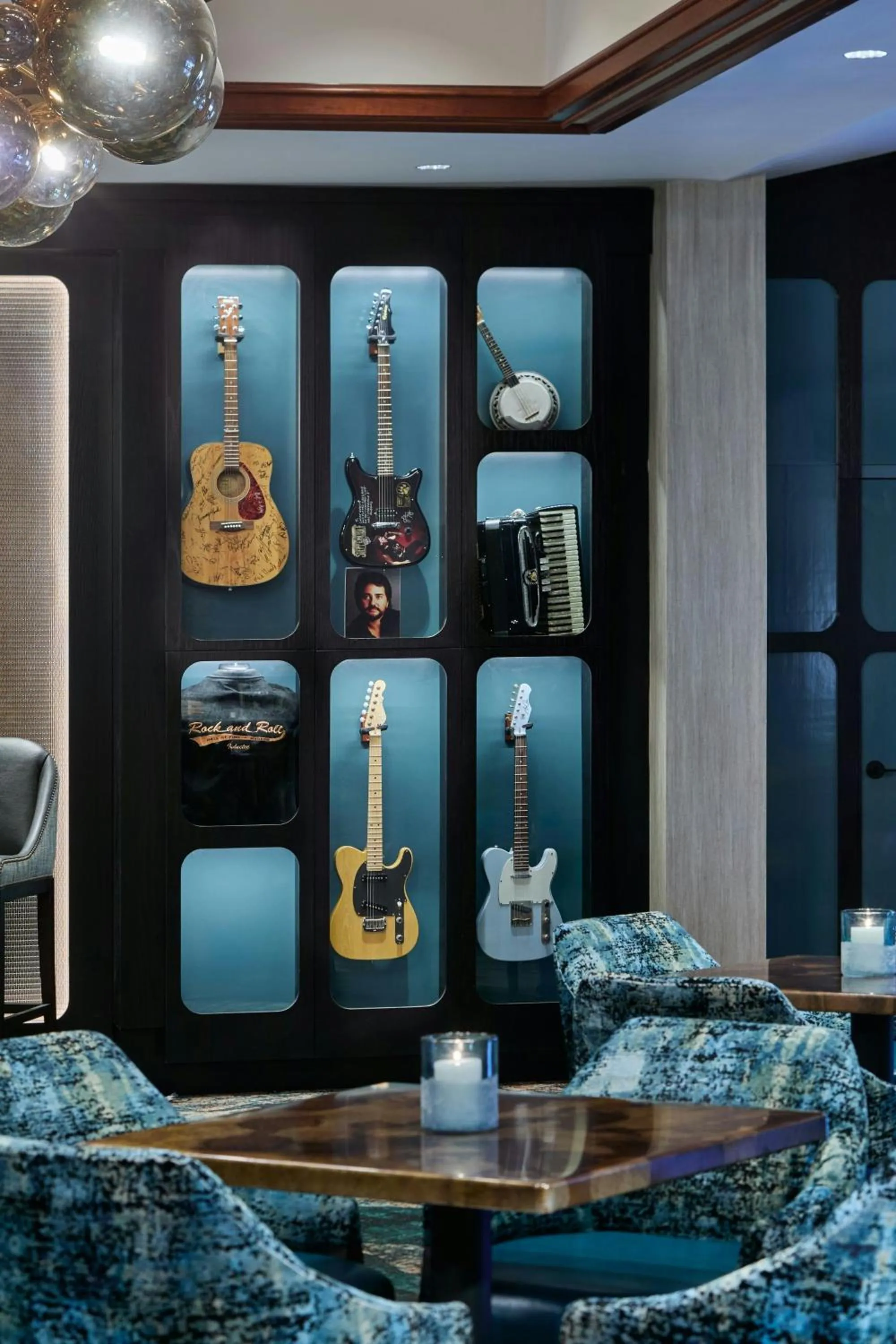 Lounge or bar in Renaissance Shoals Resort & Spa