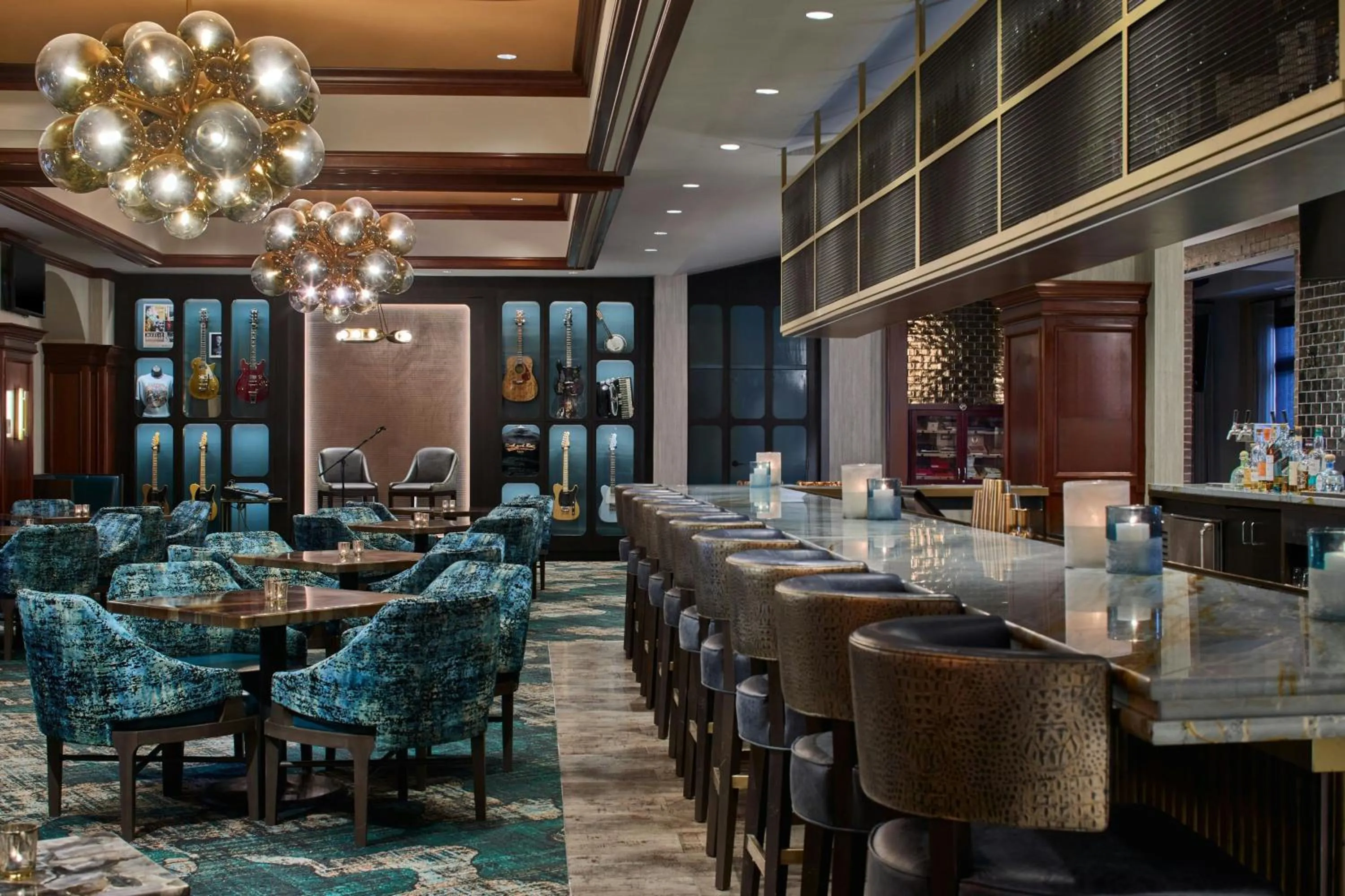 Lounge or bar in Renaissance Shoals Resort & Spa