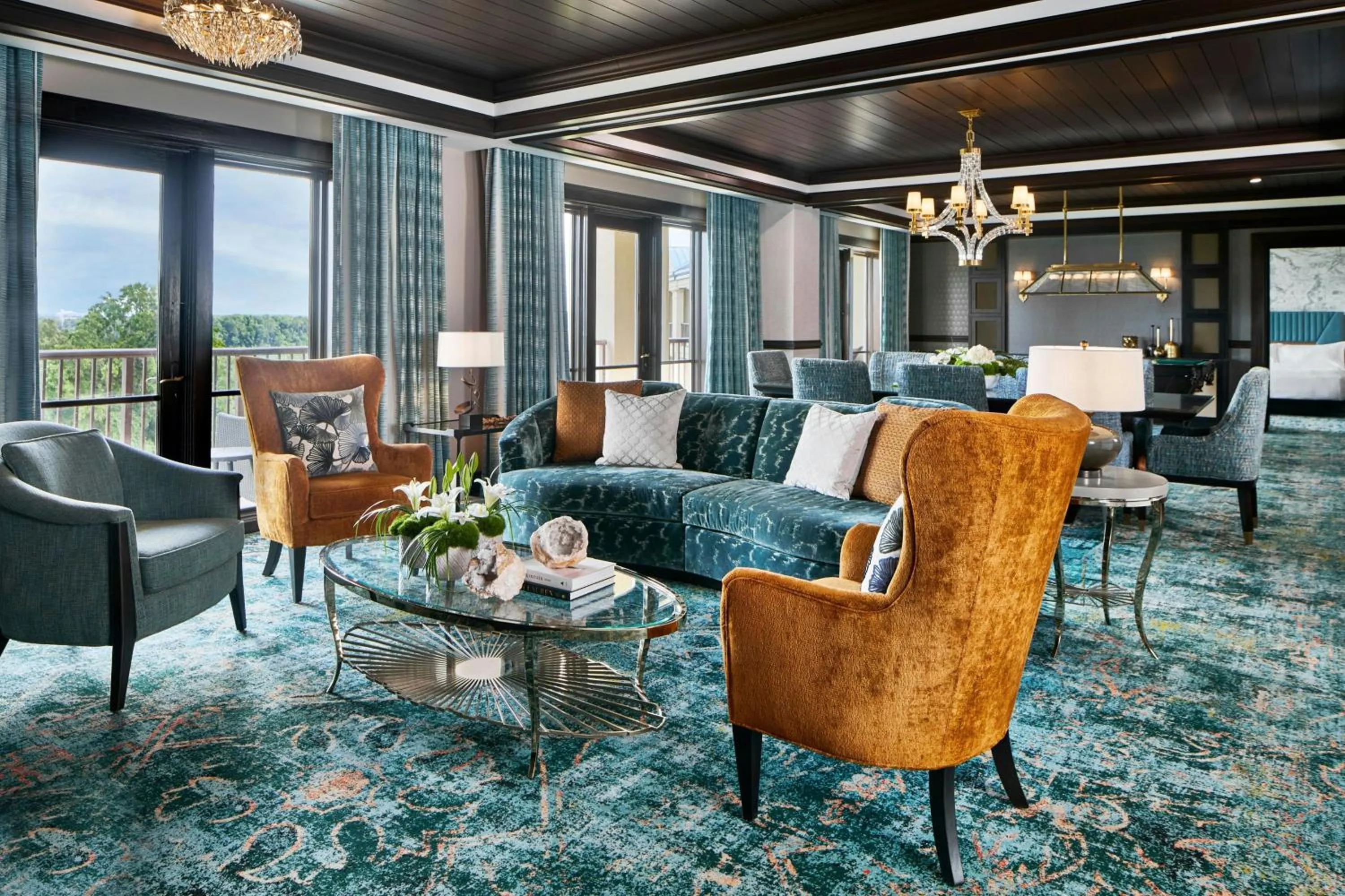 Living room in Renaissance Shoals Resort & Spa