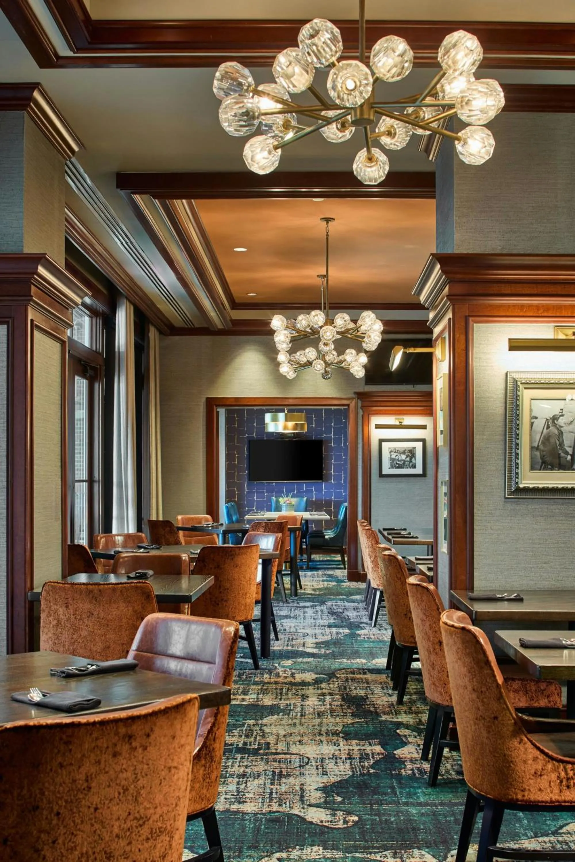 Lounge or bar in Renaissance Shoals Resort & Spa