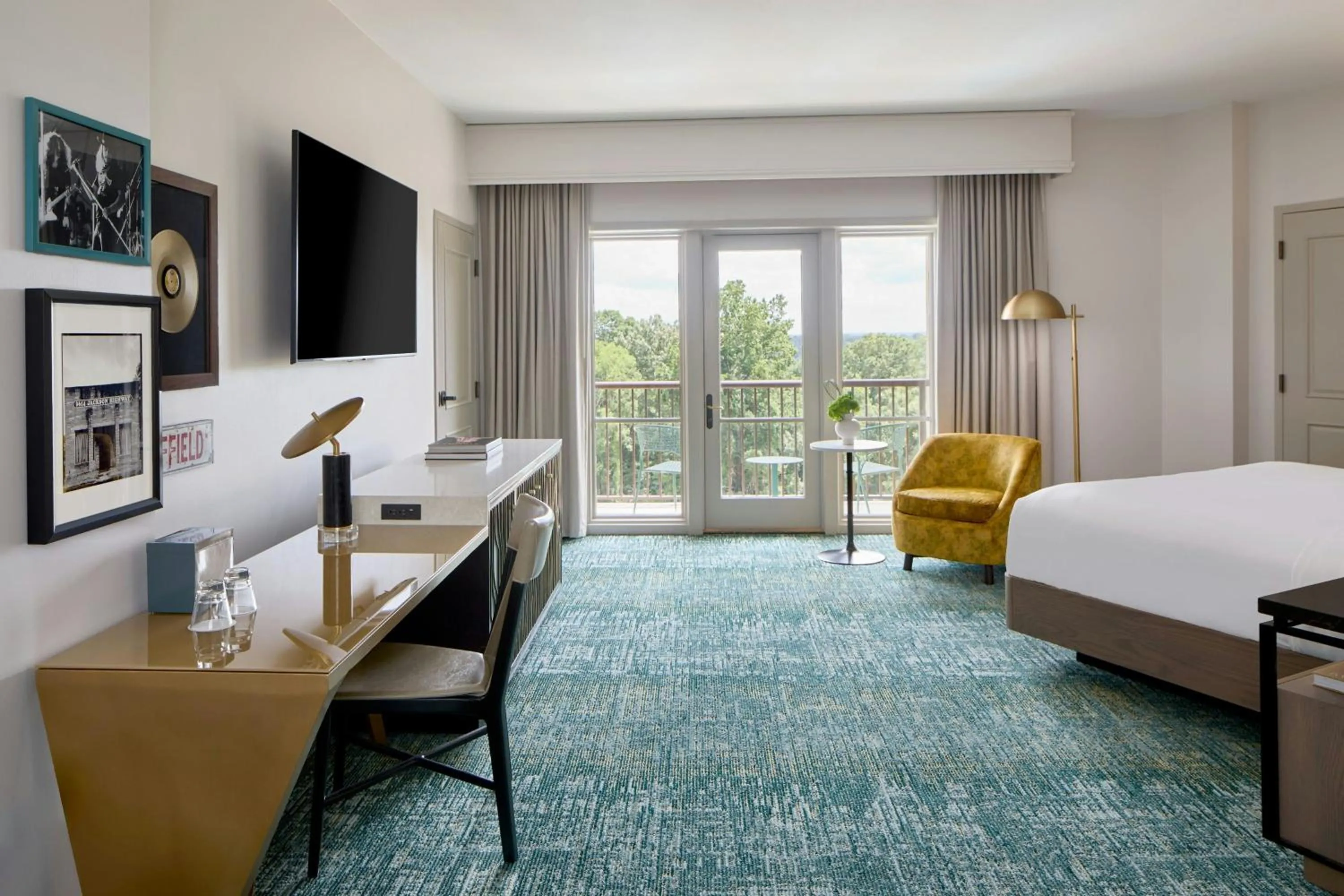 Photo of the whole room, Bed in Renaissance Shoals Resort & Spa