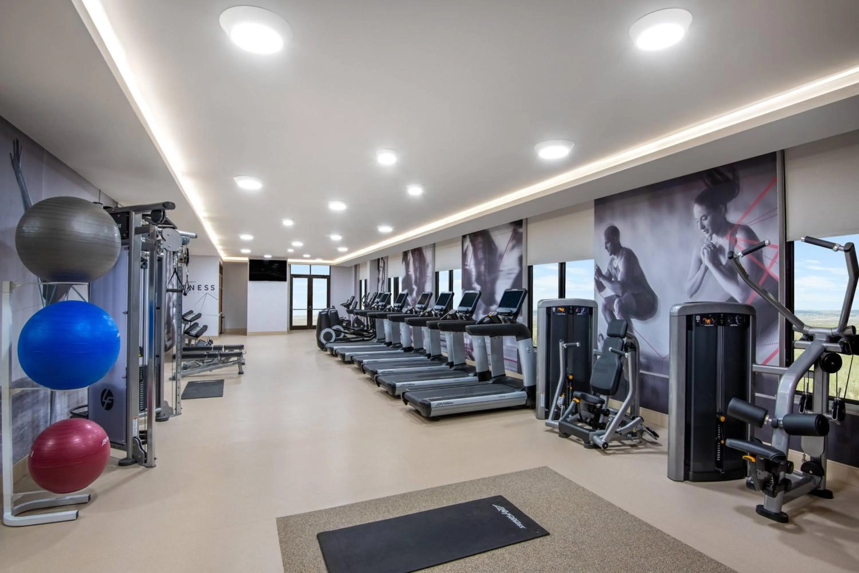 Fitness centre/facilities in Madison Marriott West