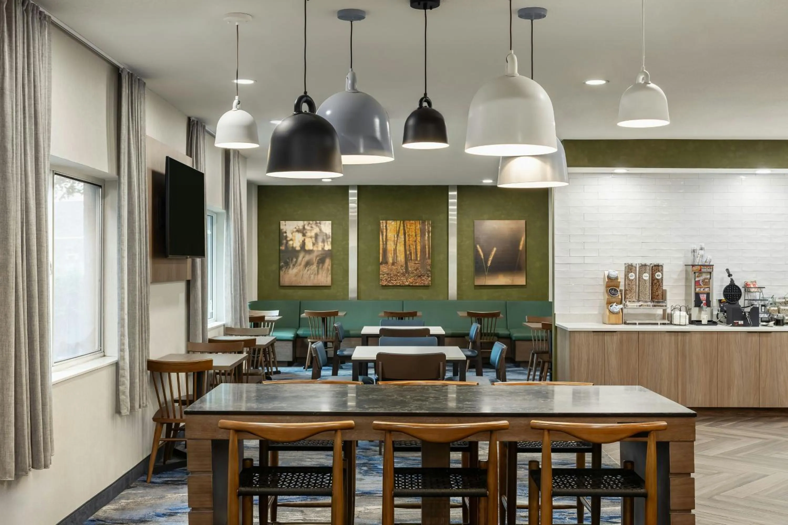 Breakfast in Fairfield Inn & Suites Minneapolis Burnsville