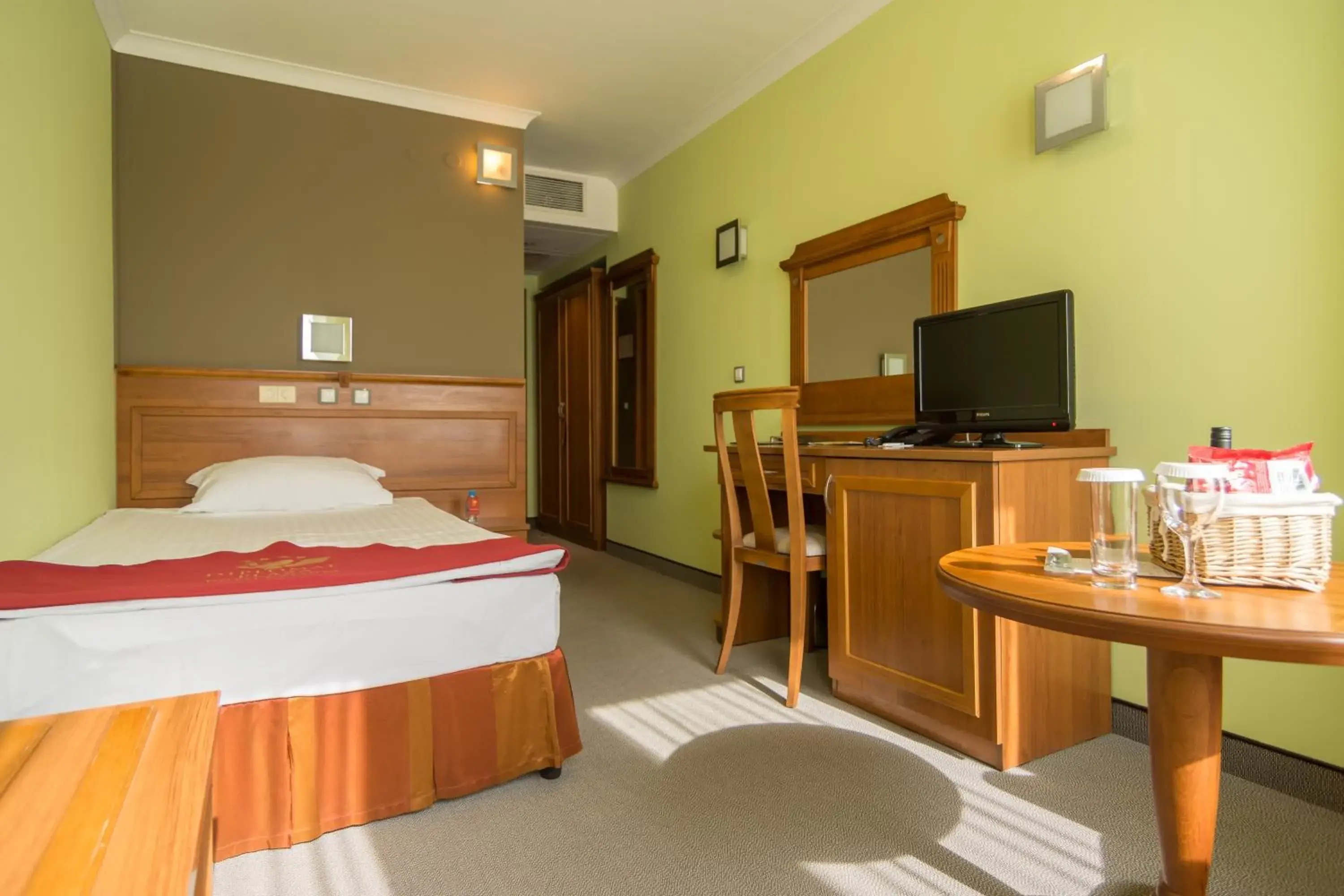 Single Room in Diplomat Plaza Hotel & Resort Single Room in Diplomat Plaza Hotel & Resort