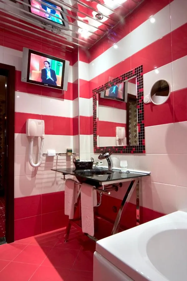 Diplomat Plaza Hotel & Resort