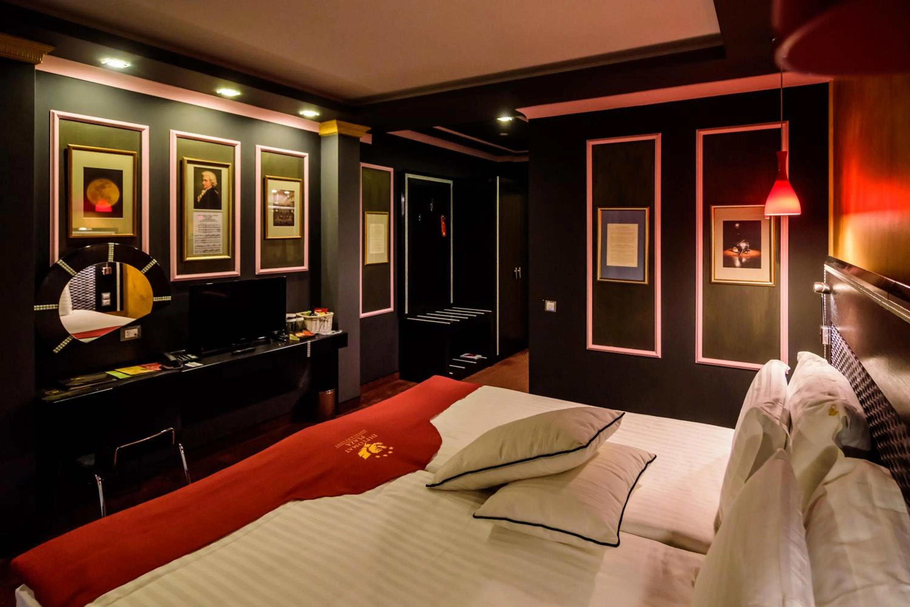 Bed in Diplomat Plaza Hotel & Resort