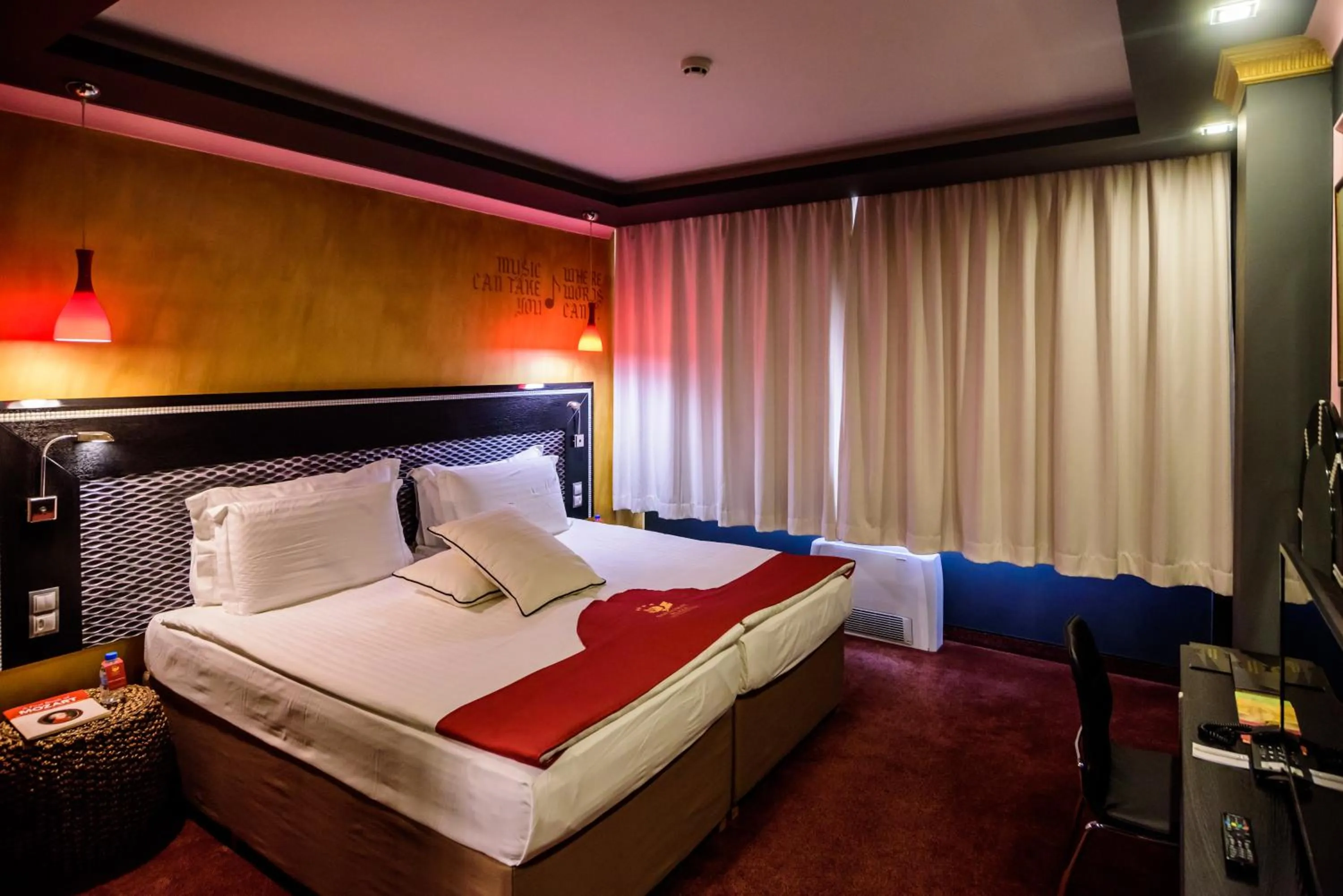 Bed in Diplomat Plaza Hotel & Resort