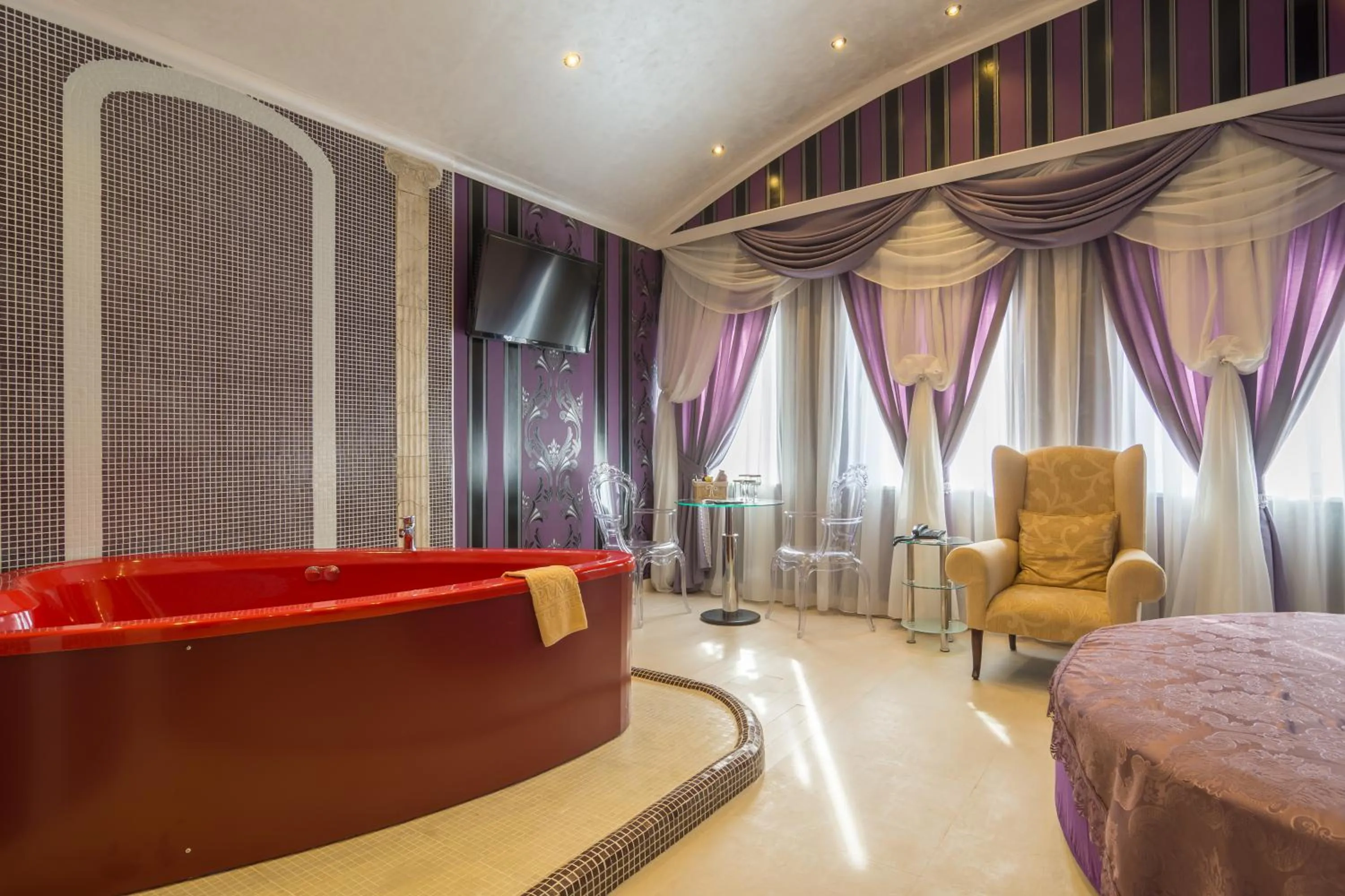 Diplomat Plaza Hotel & Resort