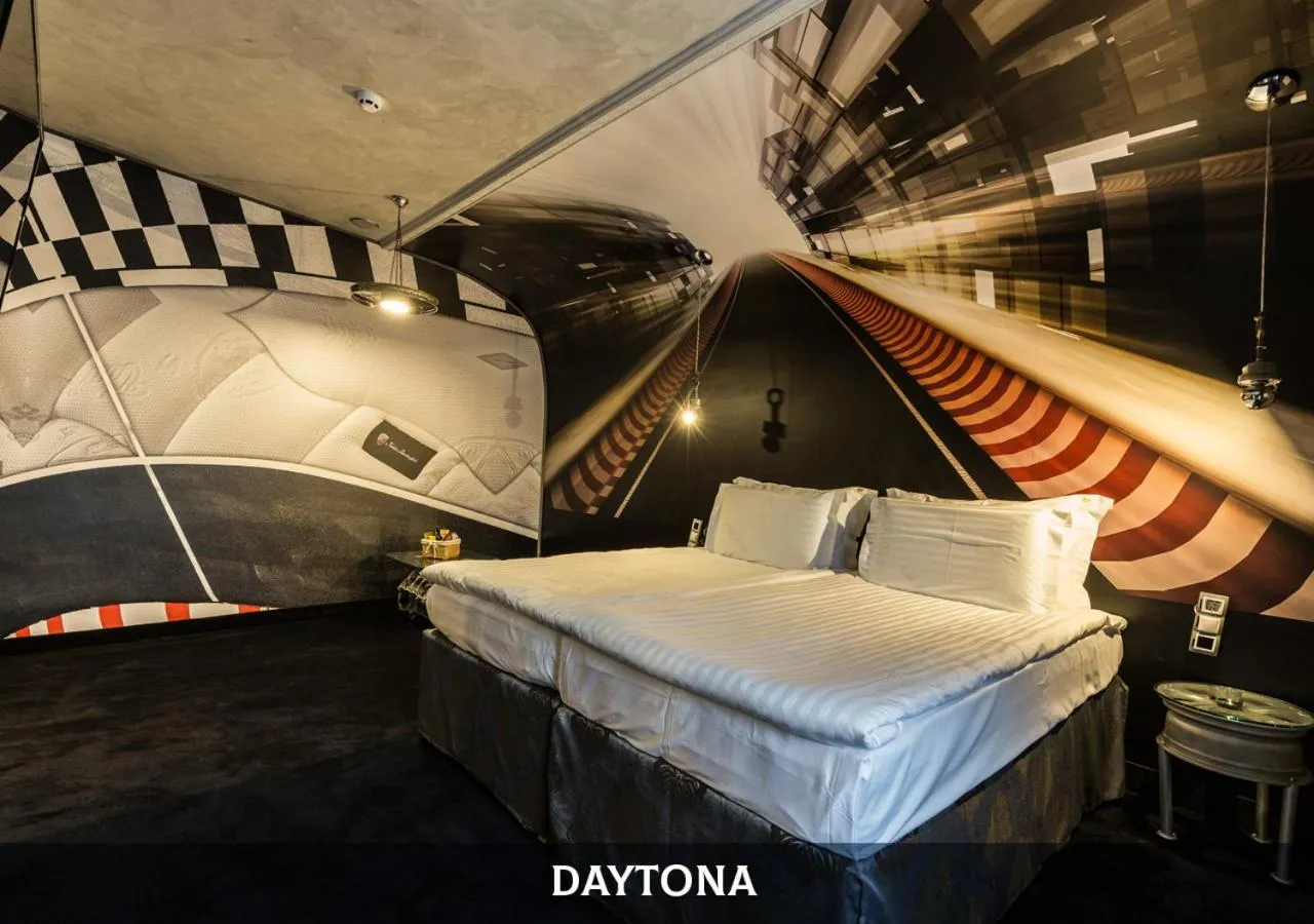 Diplomat Plaza Hotel & Resort