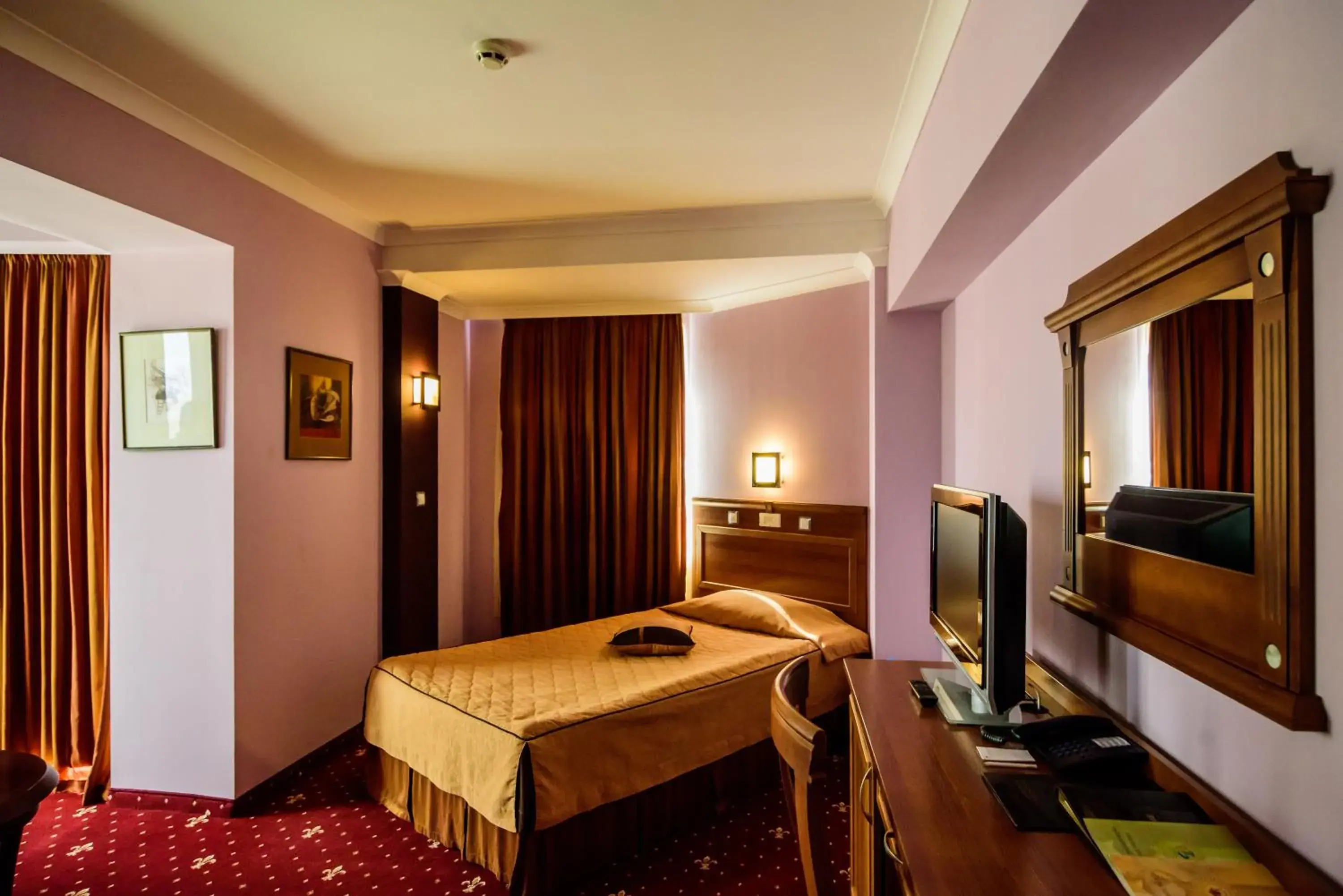 Single Room in Diplomat Plaza Hotel & Resort Single Room in Diplomat Plaza Hotel & Resort