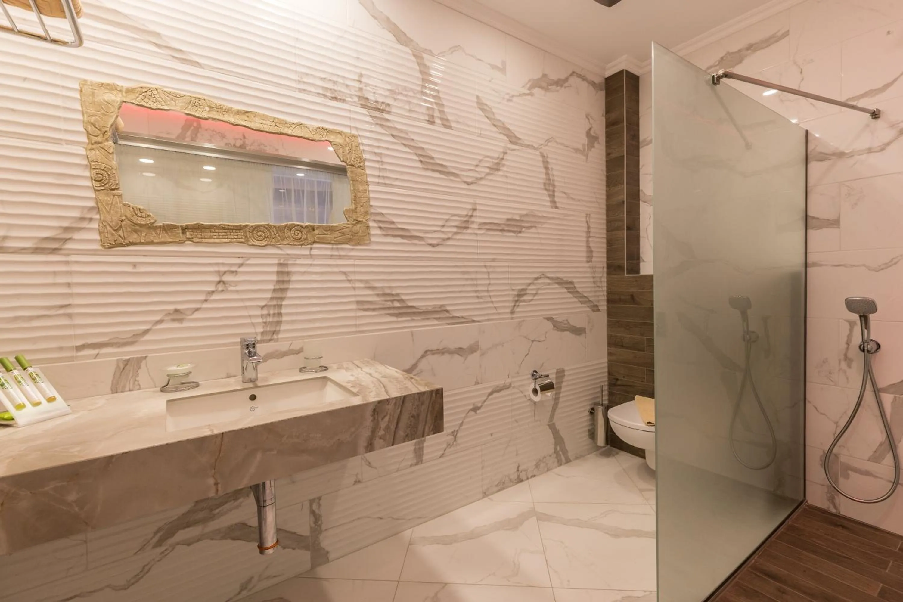 Diplomat Plaza Hotel & Resort