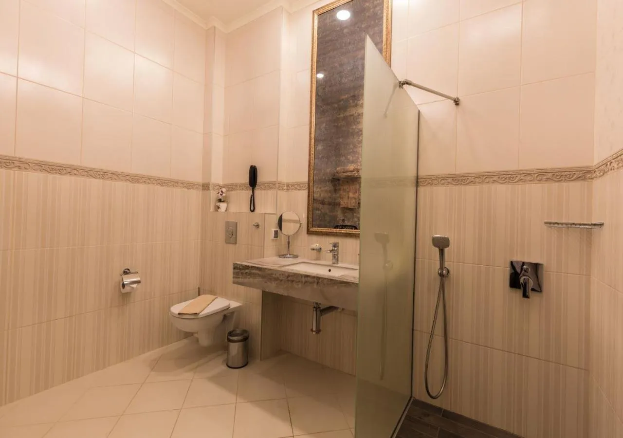 Diplomat Plaza Hotel & Resort