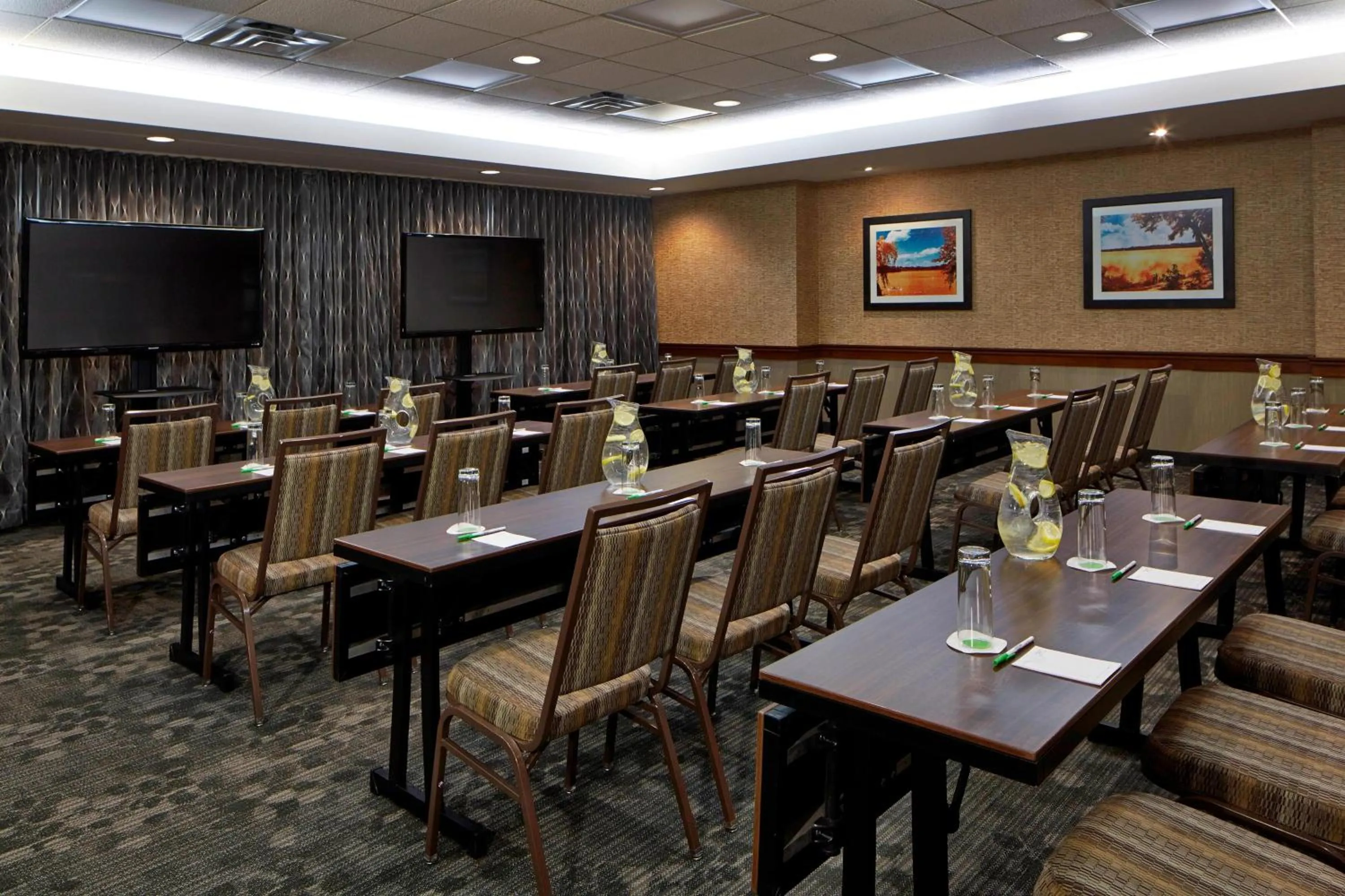 Meeting/conference room in Courtyard by Marriott Bloomington Mall of America