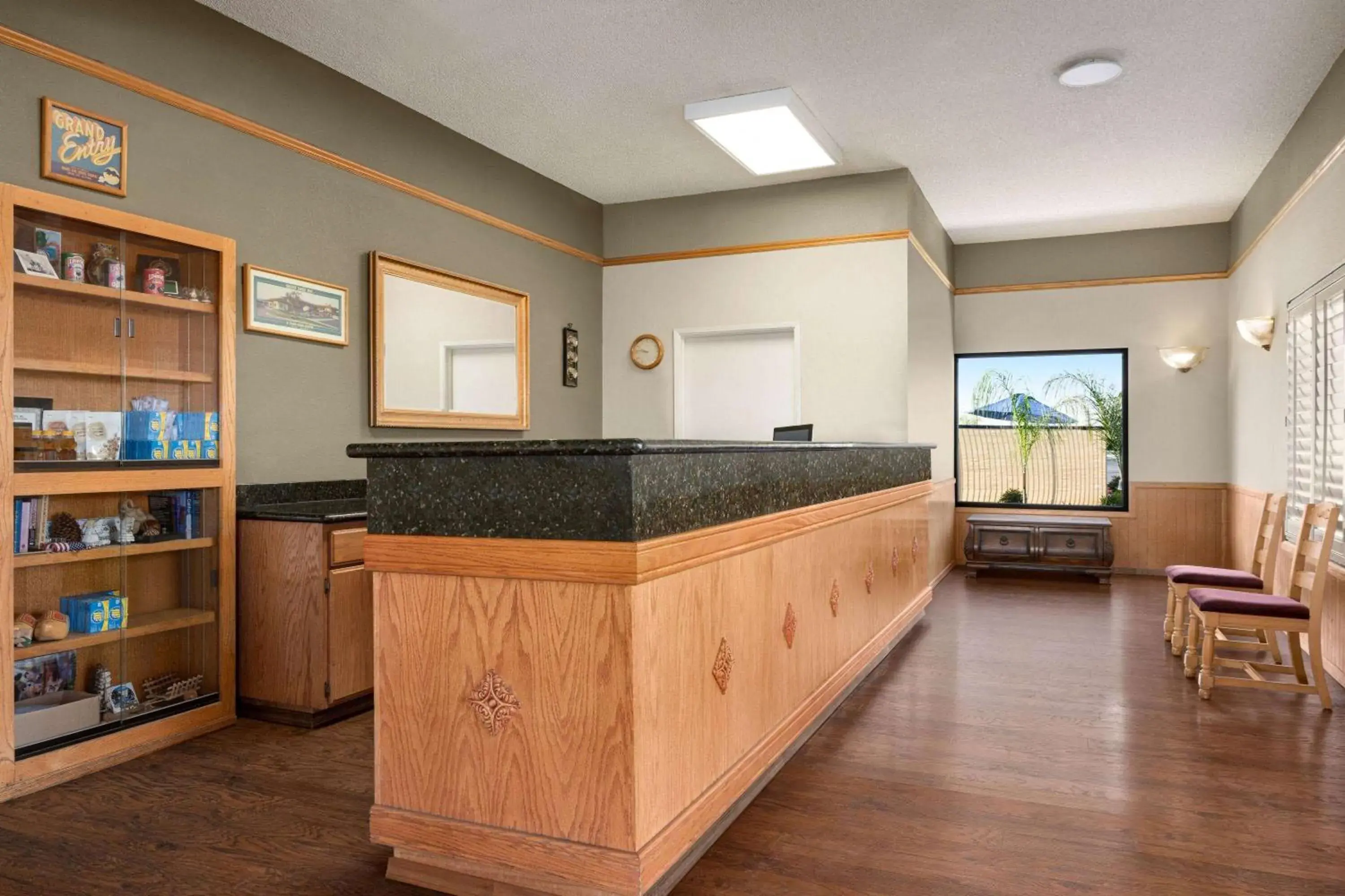 Lobby or reception in Super 8 by Wyndham Lindsay Olive Tree Lobby or reception in Super 8 by Wyndham Lindsay Olive Tree