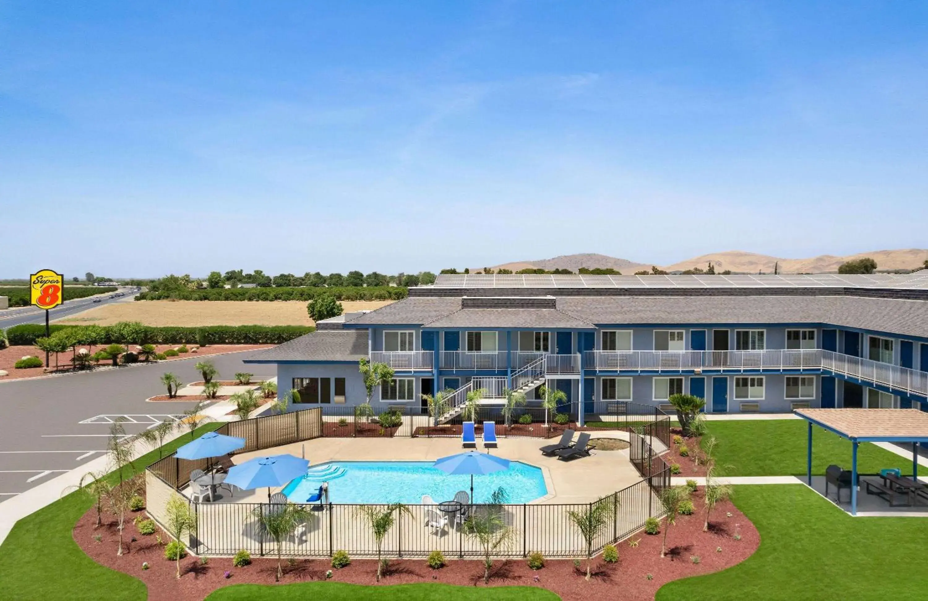 Super 8 by Wyndham Lindsay Olive Tree Super 8 by Wyndham Lindsay Olive Tree