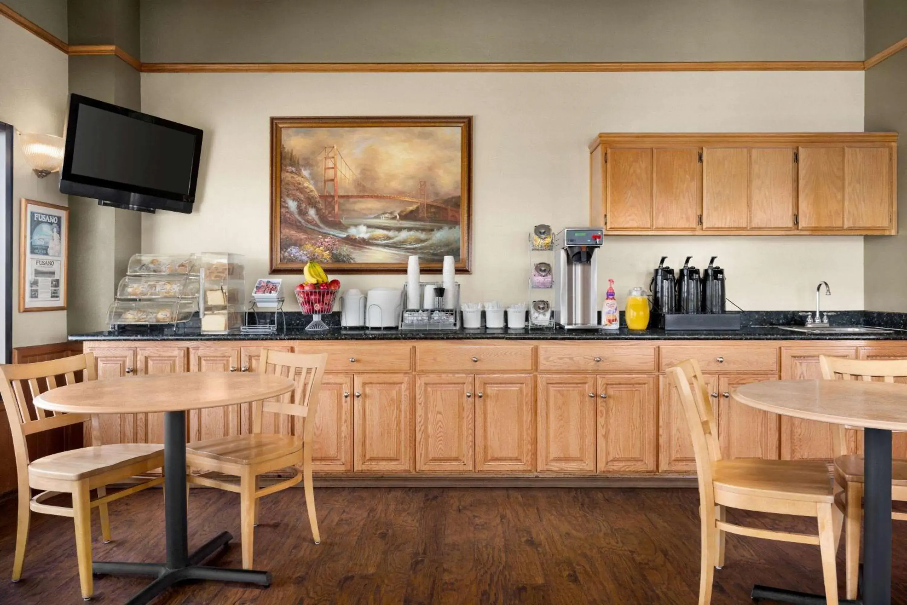 Property building in Super 8 by Wyndham Lindsay Olive Tree Property building in Super 8 by Wyndham Lindsay Olive Tree