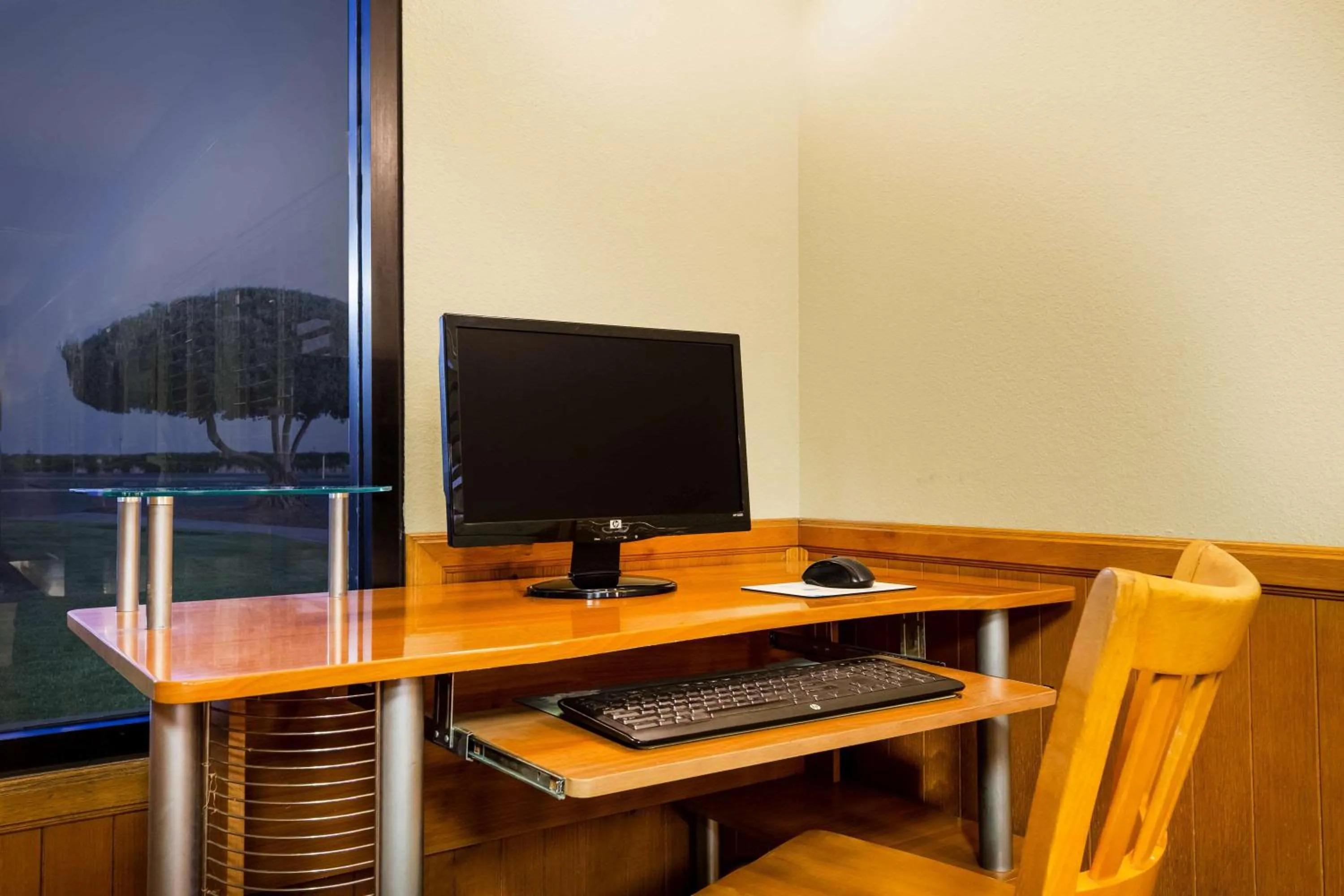 On site in Super 8 by Wyndham Lindsay Olive Tree