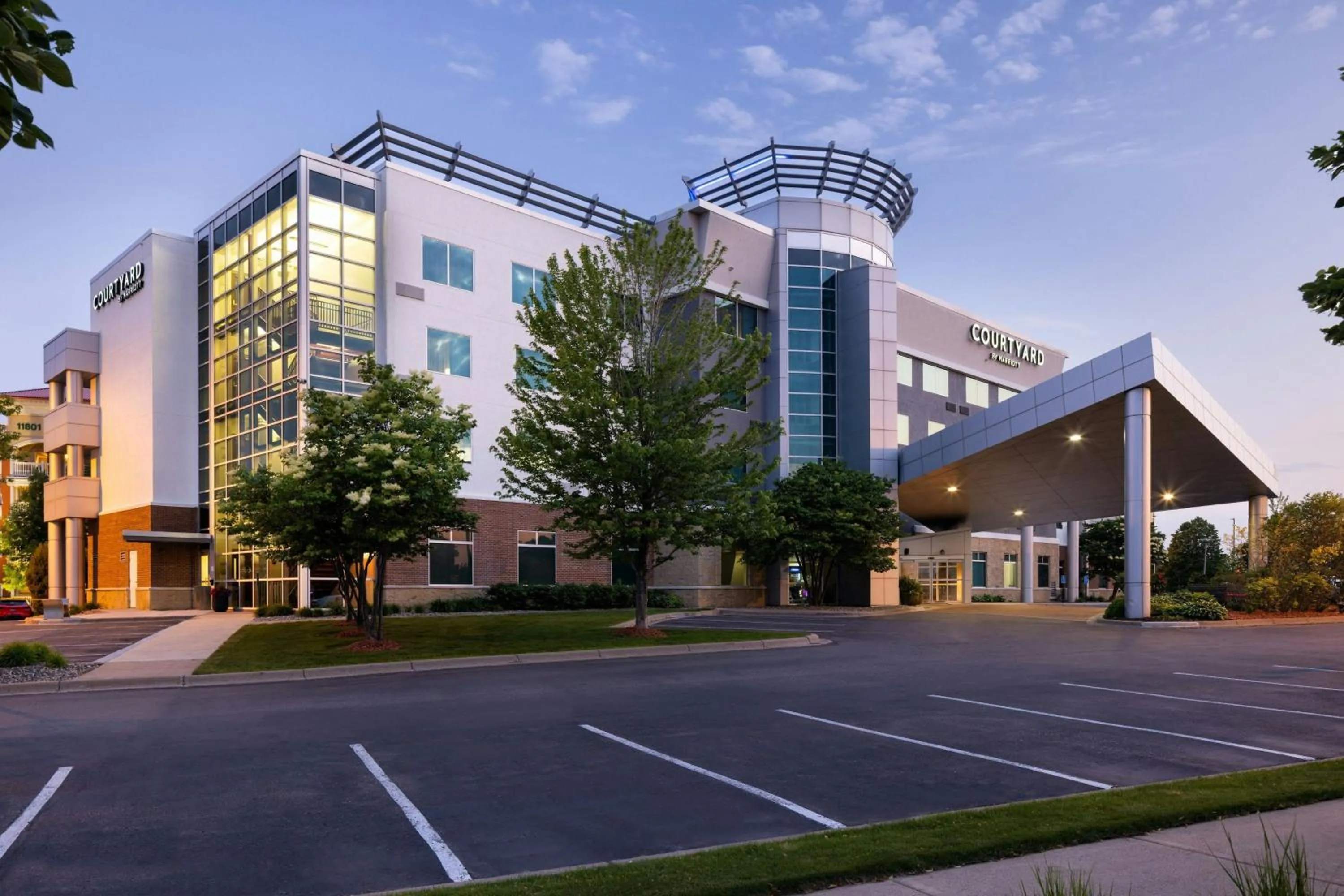 Property building in Courtyard Minneapolis Maple Grove Arbor Lakes