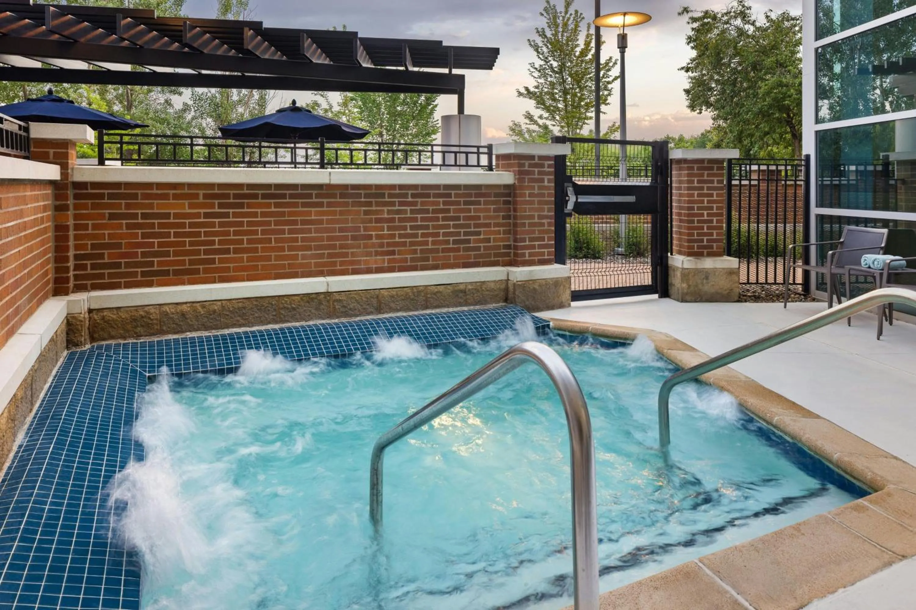Swimming pool in Courtyard Minneapolis Maple Grove Arbor Lakes