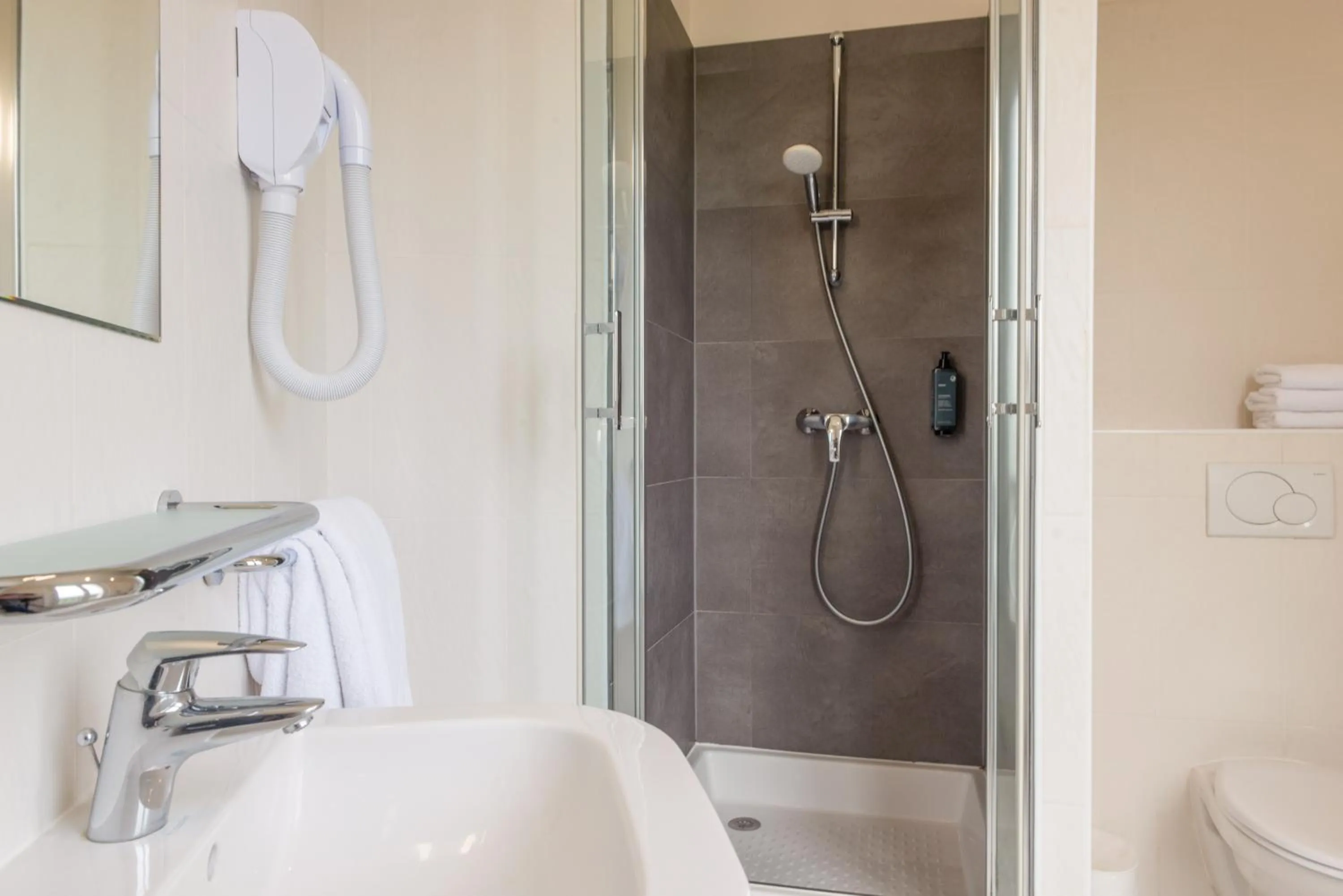 Bathroom in Hôtel Coypel by Magna Arbor