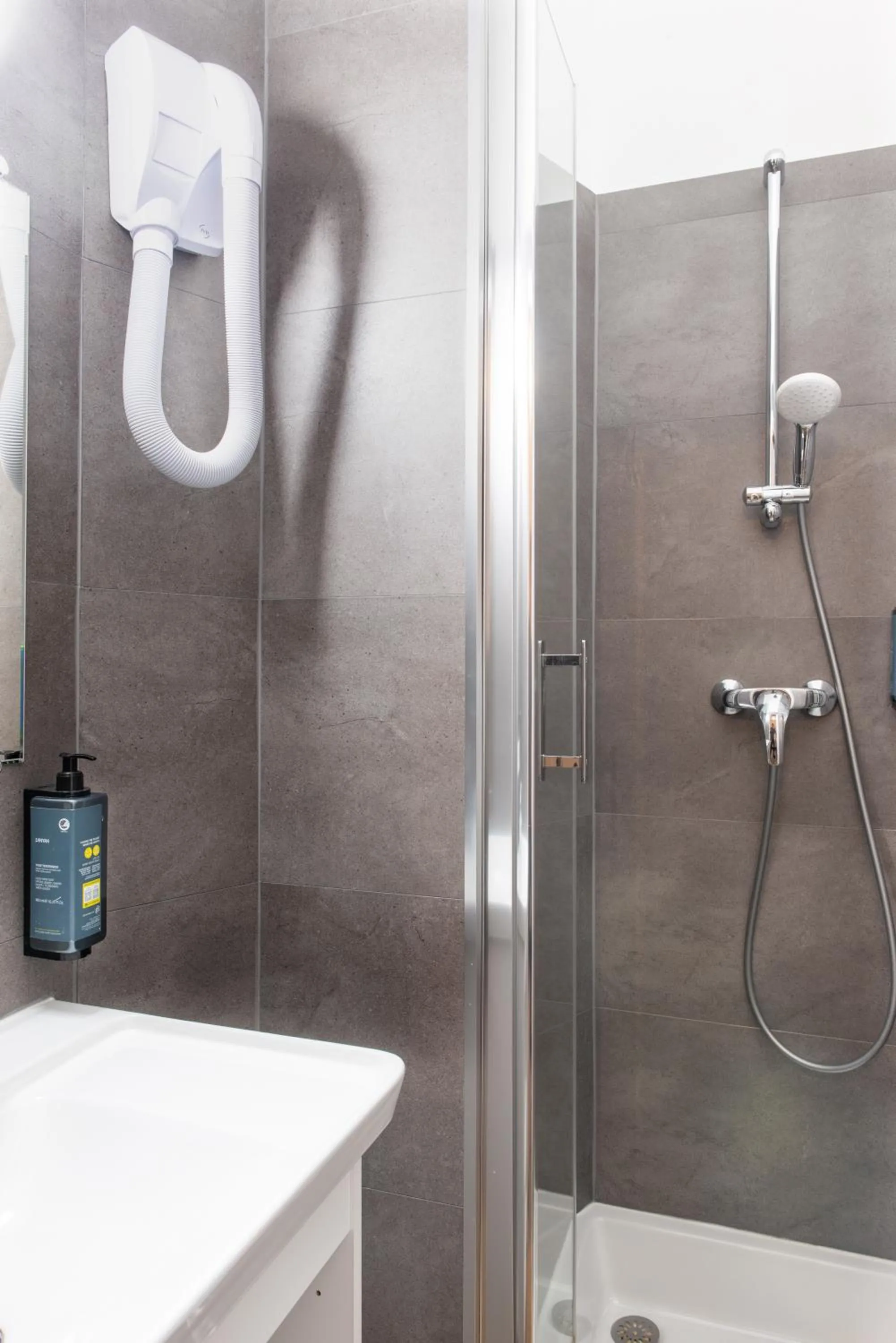 Bathroom in Hôtel Coypel by Magna Arbor