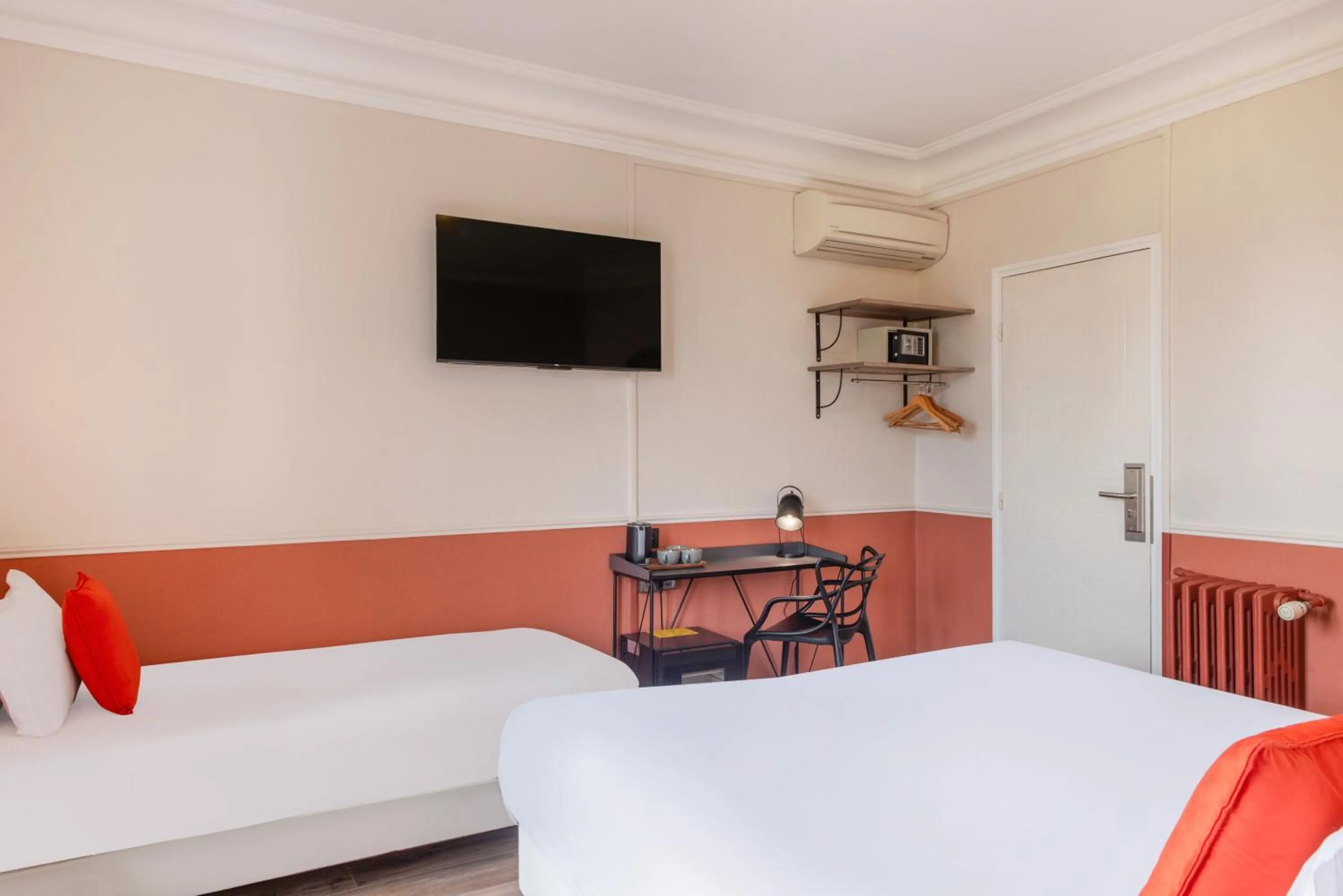 Bedroom, Bed in Hôtel Coypel by Magna Arbor