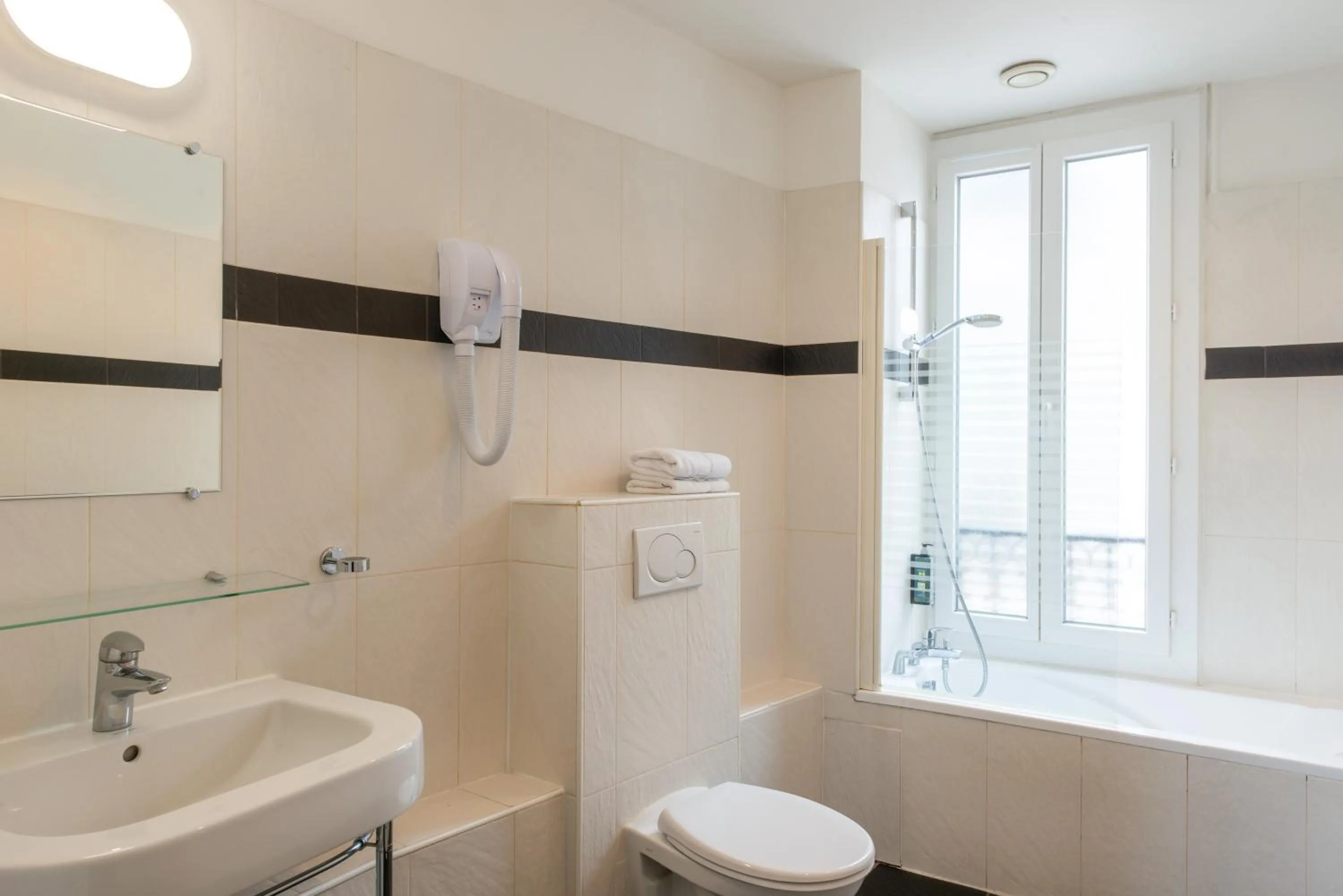 Bathroom in Hôtel Coypel by Magna Arbor