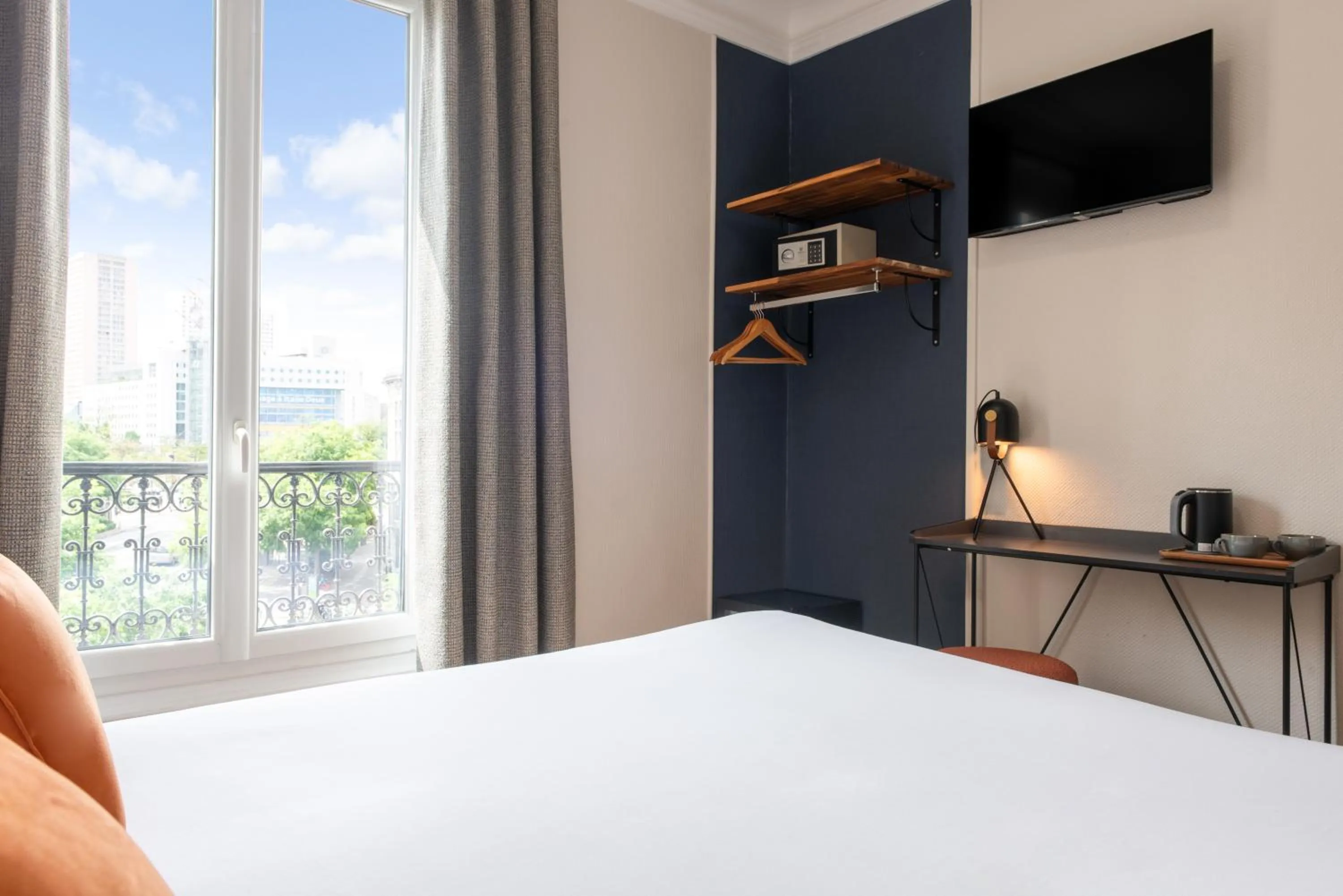 Bedroom, Bed in Hôtel Coypel by Magna Arbor