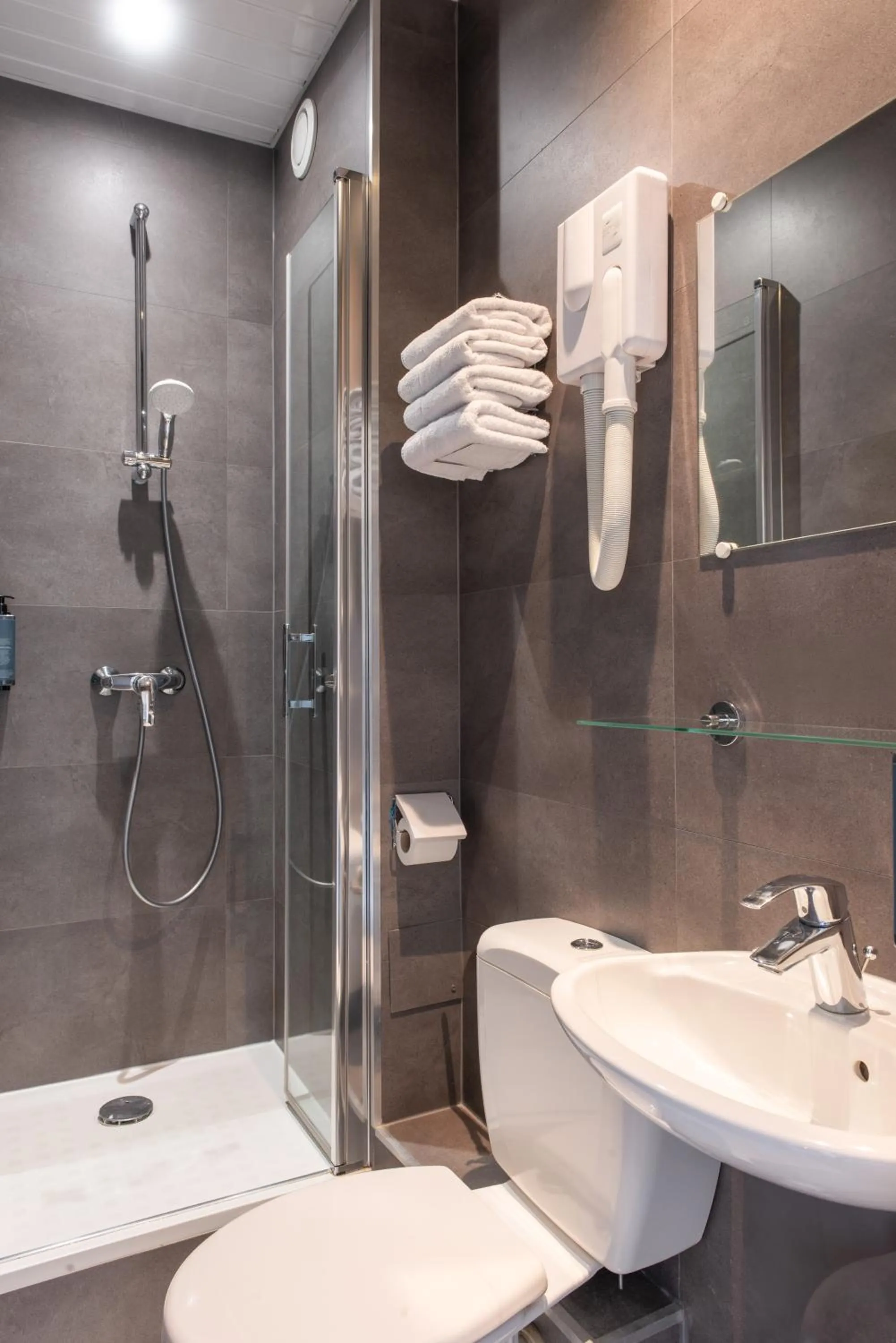 Bathroom in Hôtel Coypel by Magna Arbor